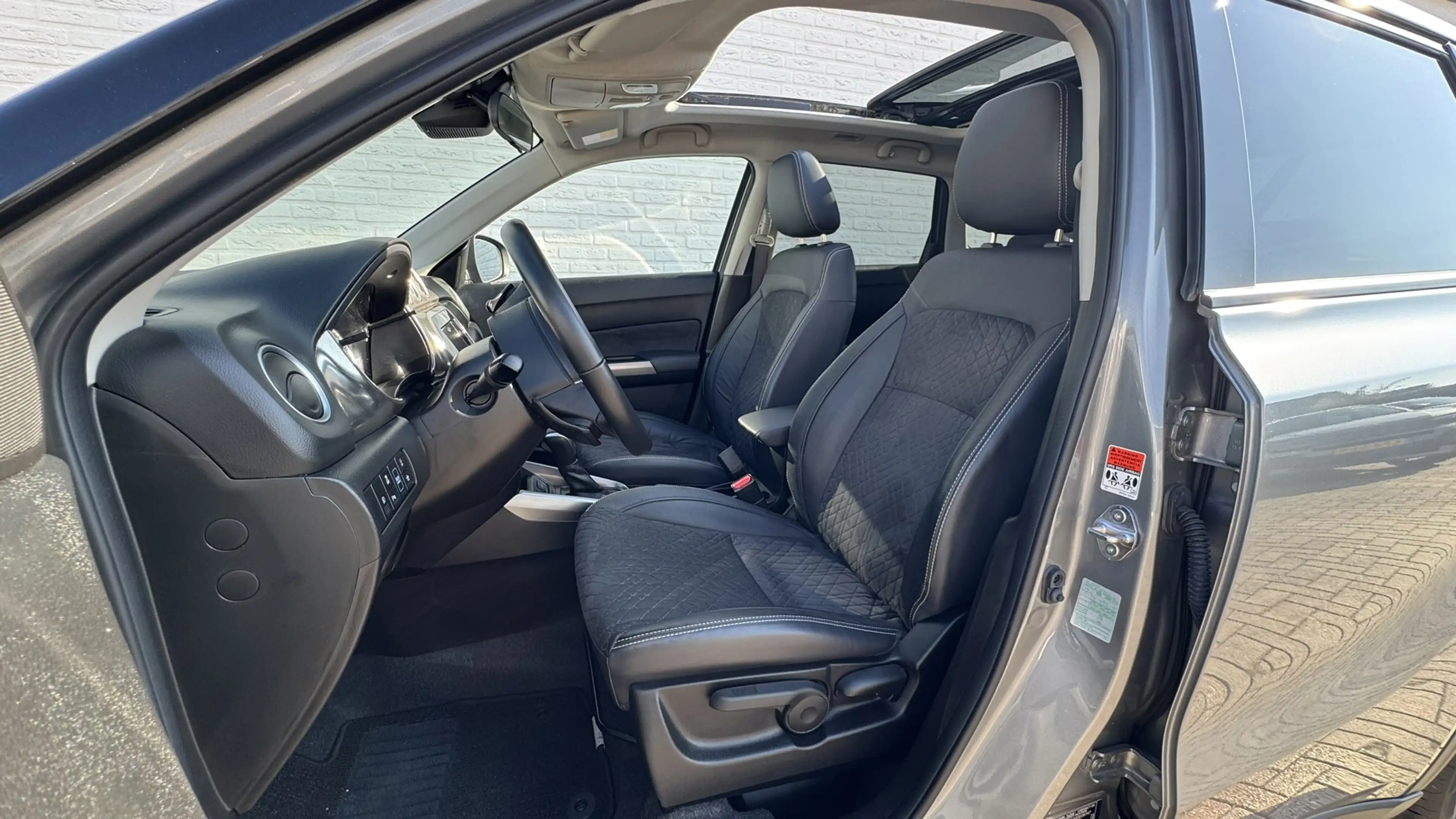 Suzuki Vitara 1.5 Hybrid Style Rhino Edition — photo 4