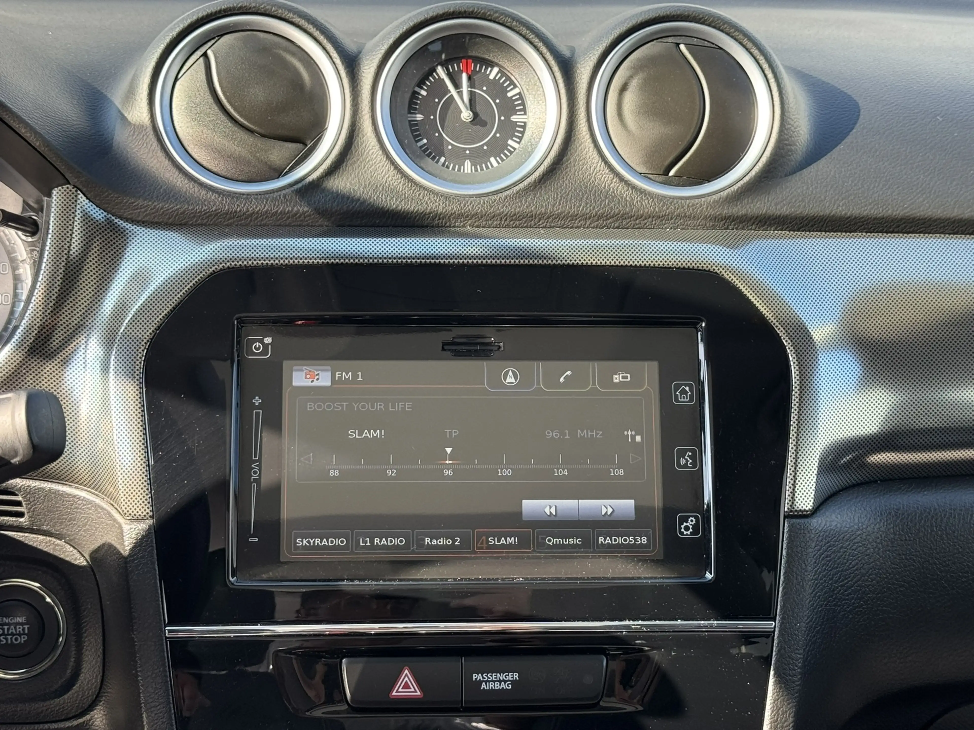 Suzuki Vitara 1.5 Hybrid Style Rhino Edition — photo 34