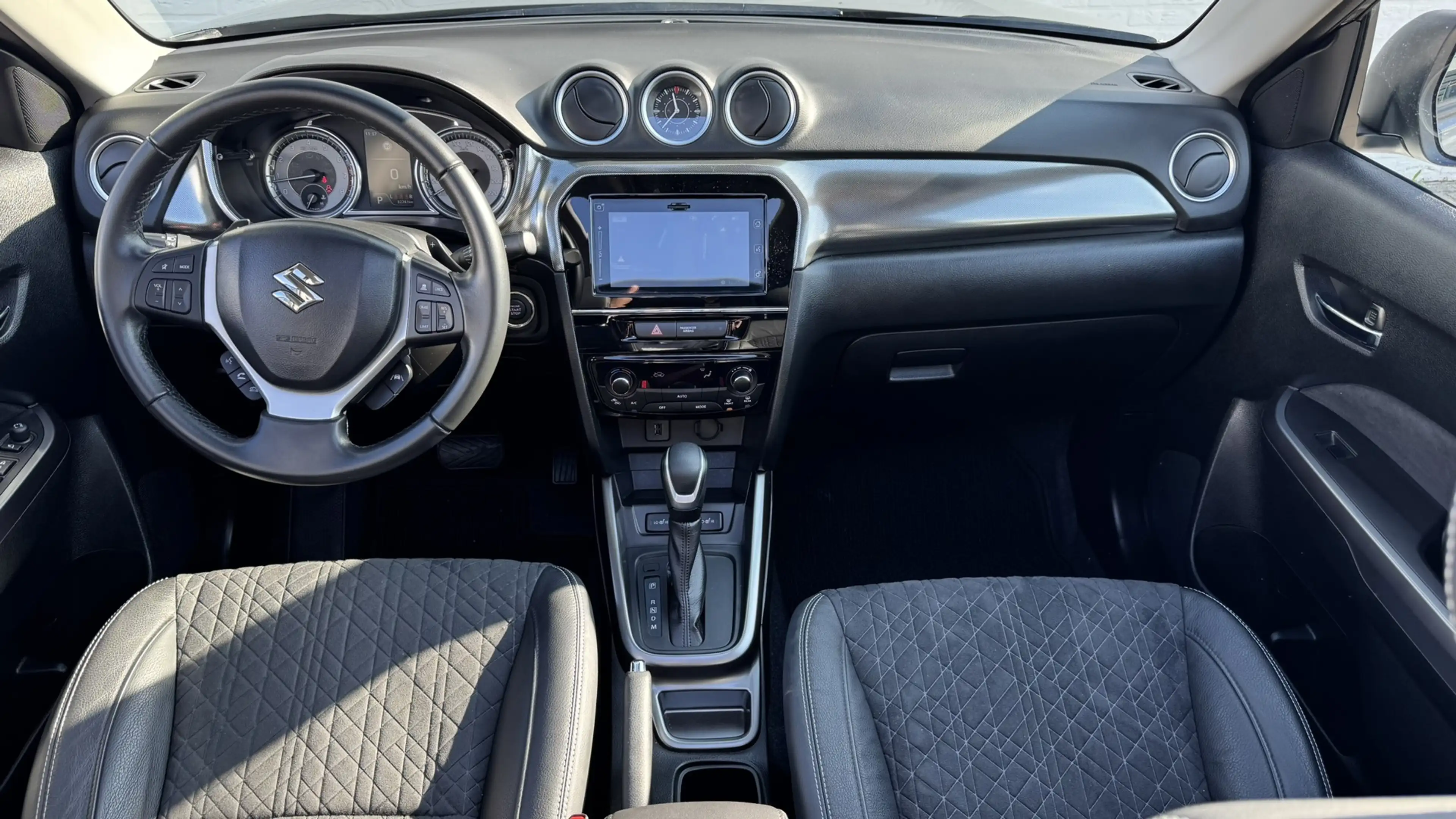 Suzuki Vitara 1.5 Hybrid Style Rhino Edition — photo 2