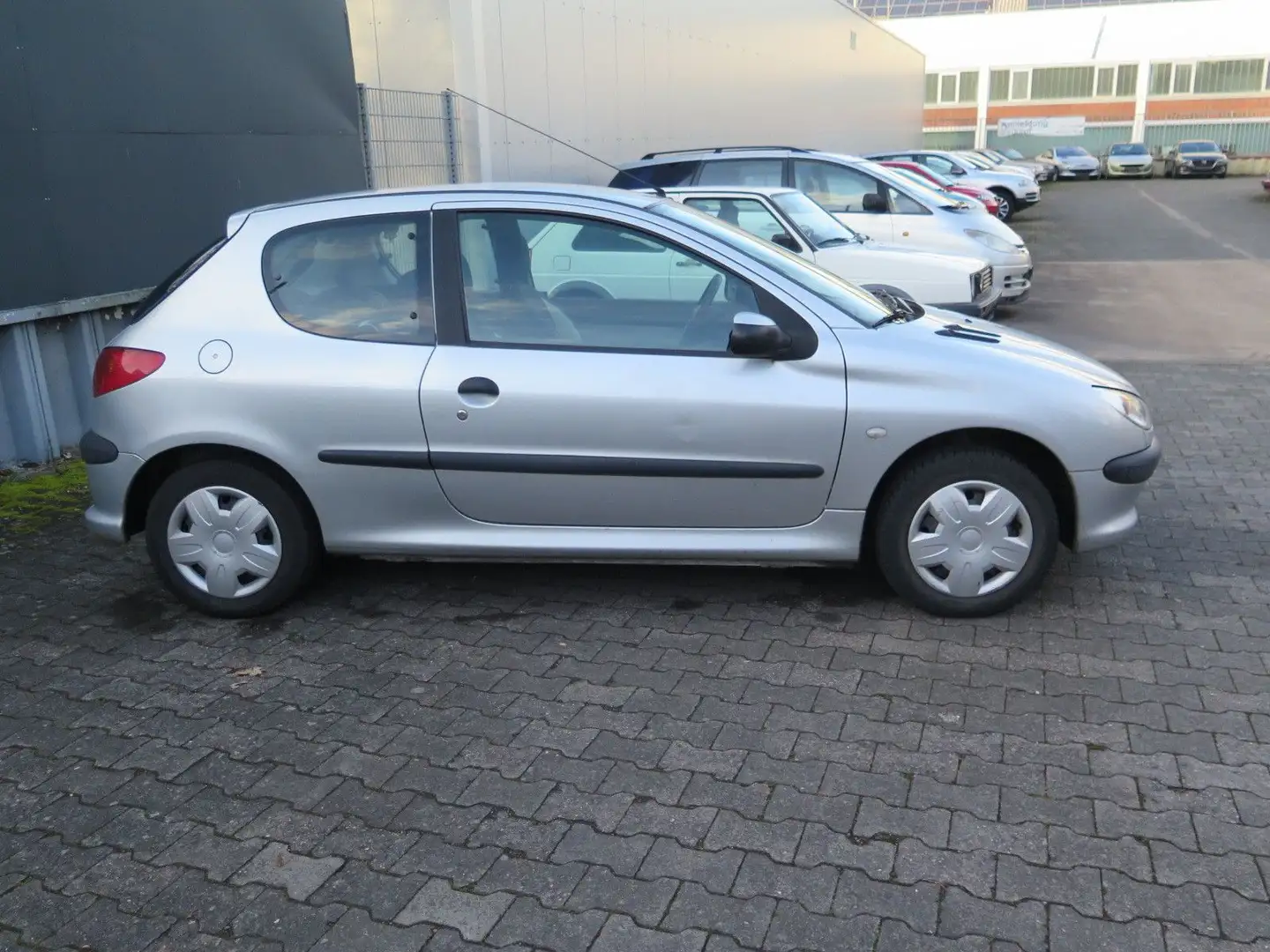 Peugeot 206 3-türig, Tüv,Insp.,Zahnr. Neu,org.78500km Silber - 2