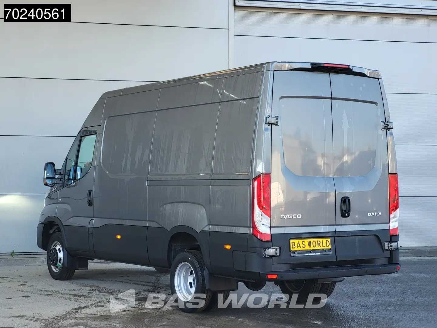 Iveco Daily 35C18 3.0L180PK Automaat Dubbellucht L2H2 ACC Navi Šedá - 2