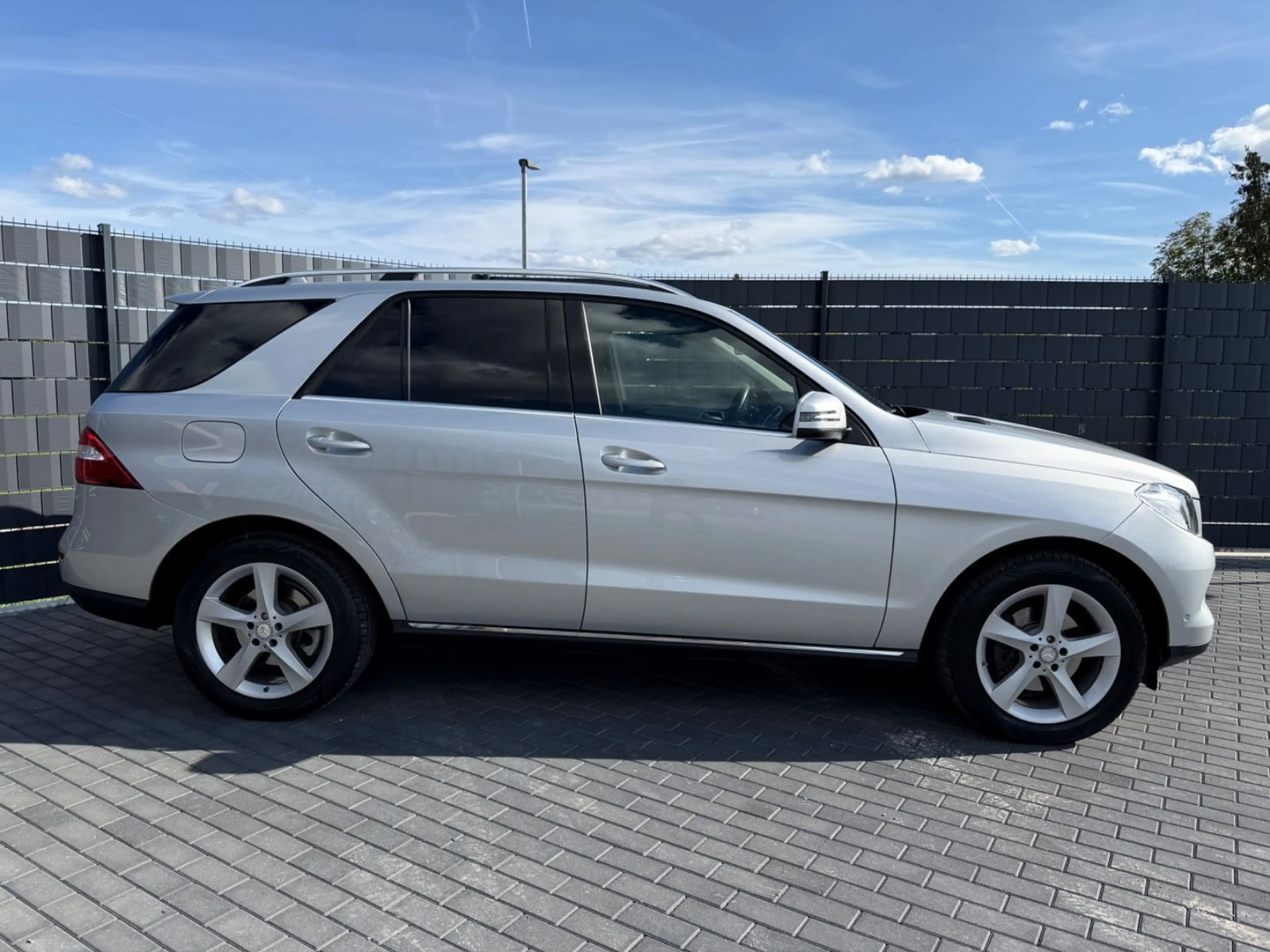 Mercedes-Benz ML 350 BlueTec 4M*7G*COMAND*AIRMATIC*H&K*AHK* — photo 4