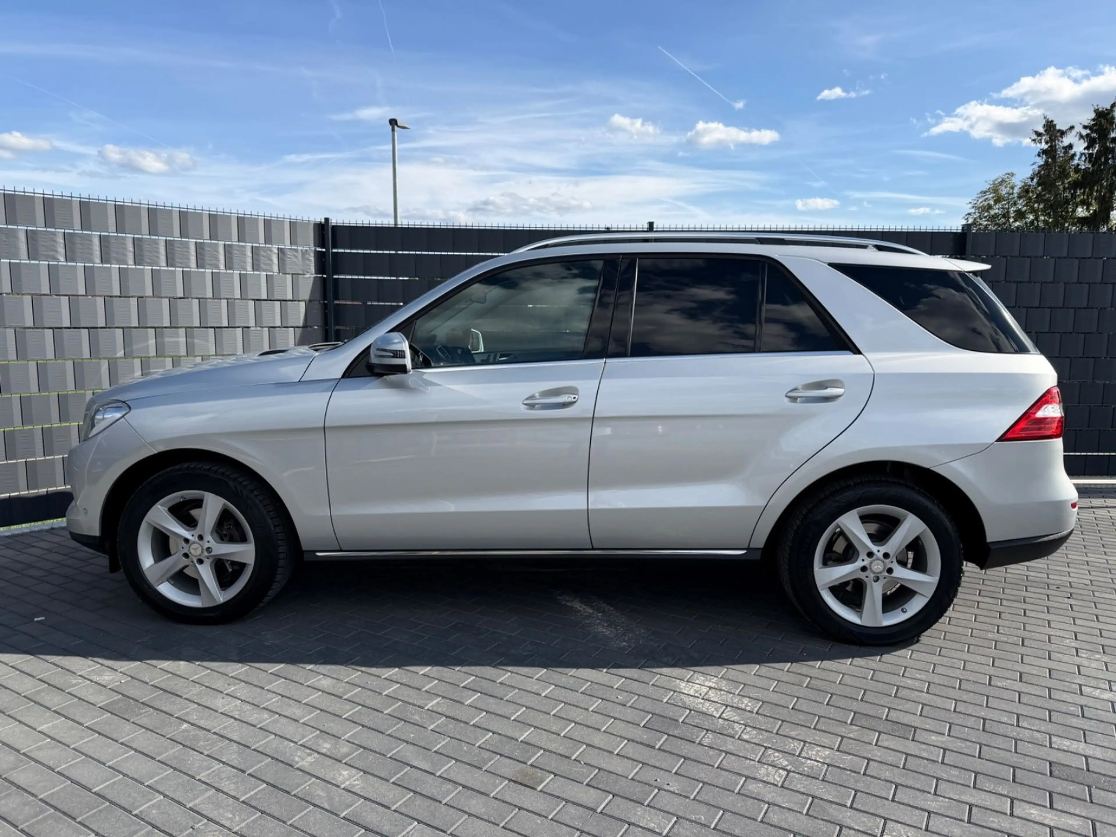 Mercedes-Benz ML 350 BlueTec 4M*7G*COMAND*AIRMATIC*H&K*AHK* — photo 8