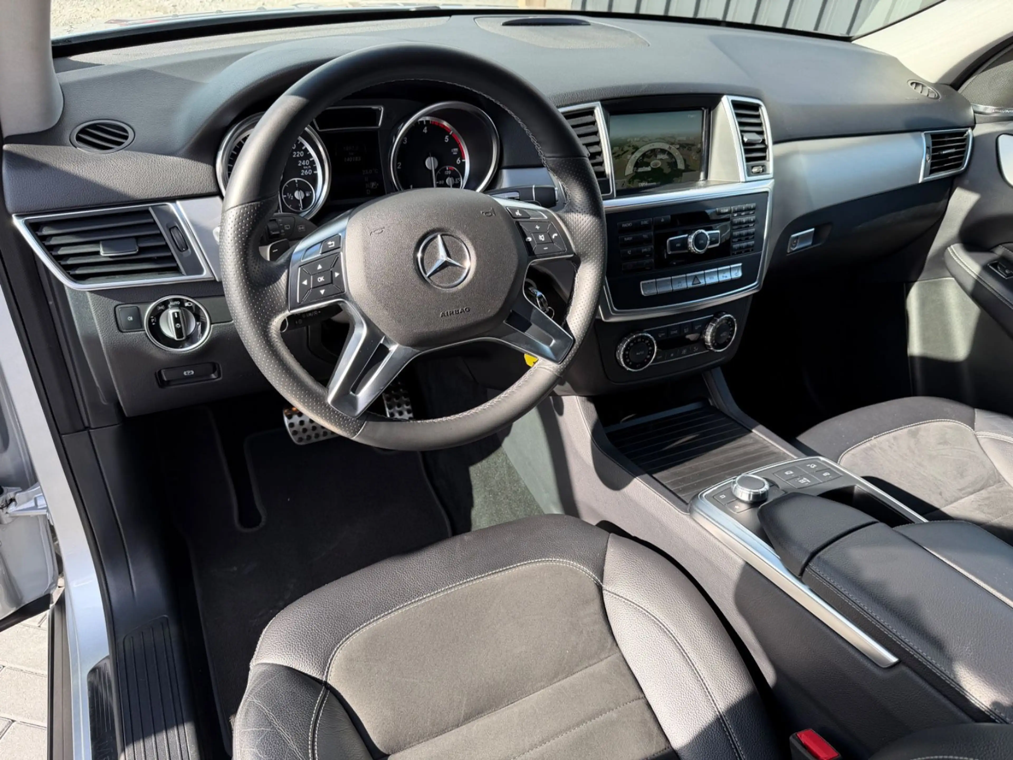 Mercedes-Benz ML 350 BlueTec 4M*7G*COMAND*AIRMATIC*H&K*AHK* — photo 10