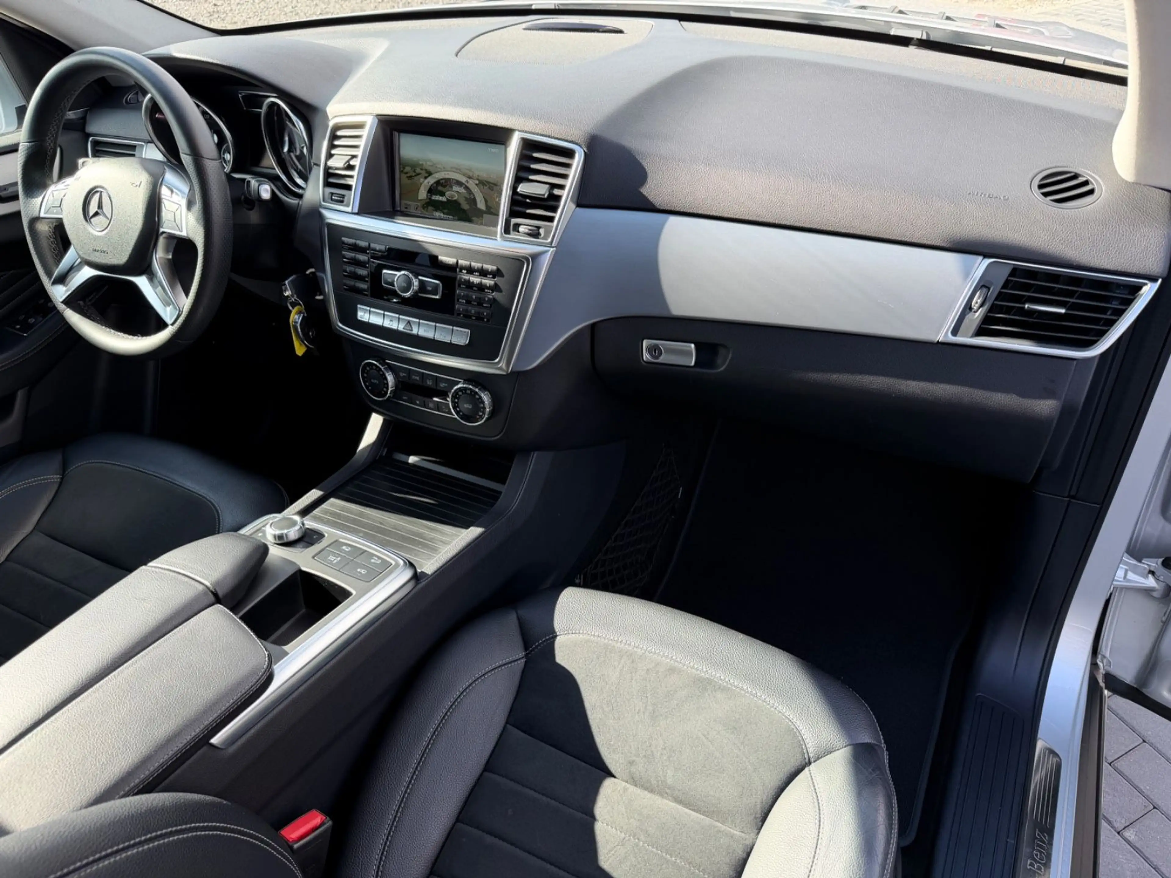 Mercedes-Benz ML 350 BlueTec 4M*7G*COMAND*AIRMATIC*H&K*AHK* — photo 13