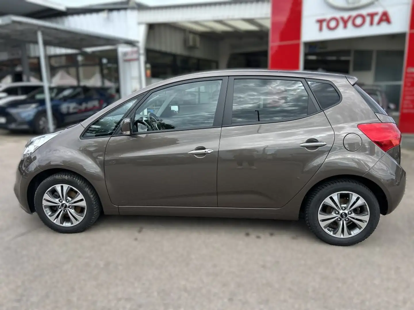 Kia Venga 1.4 CVVT Attract - 2