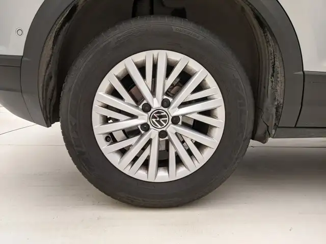 Volkswagen T-Roc view 9