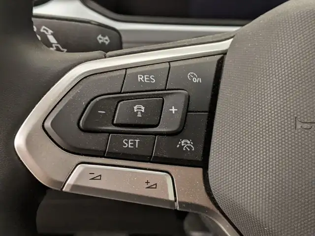 Volkswagen T-Roc view 10
