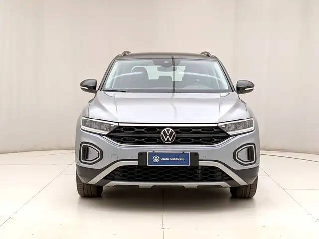 Volkswagen T-Roc view 2