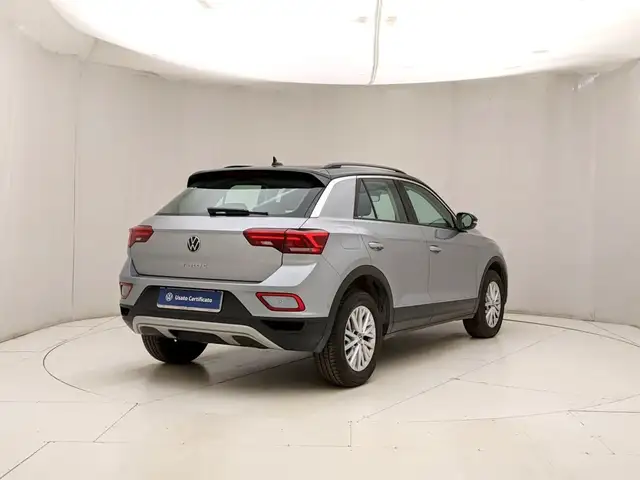 Volkswagen T-Roc view 4