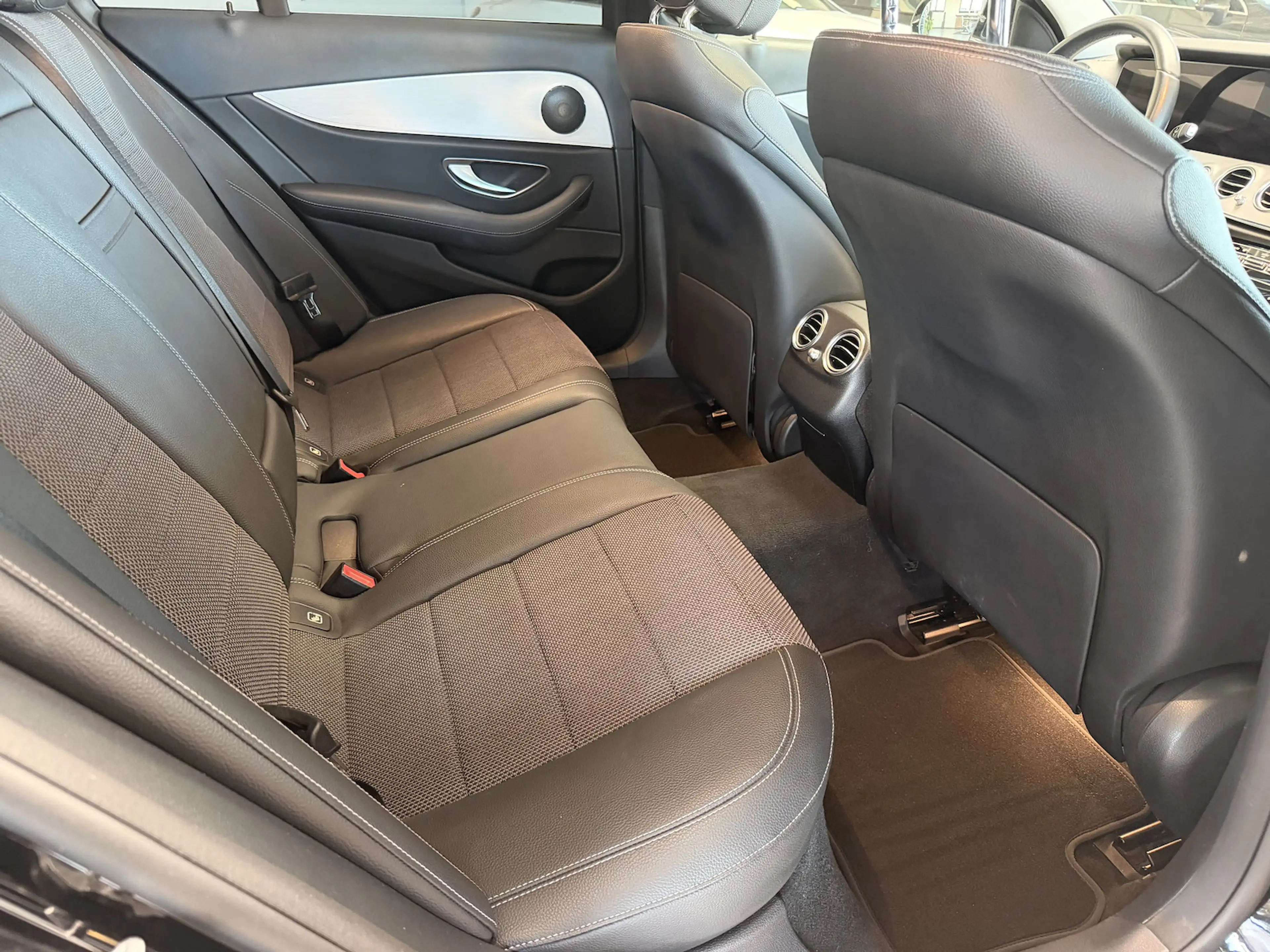 Mercedes-Benz E 300 de Avantgarde Widescreen Totwinkel SHD LED — photo 10