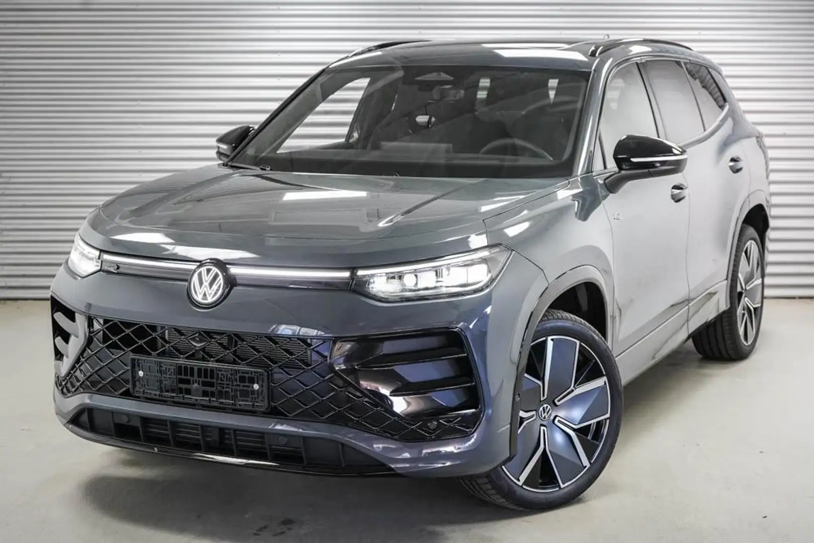 Volkswagen Tayron 2,0 TDI DSG 4Motion R-Line - LAGER -LAG. 142 k... Серый - 1