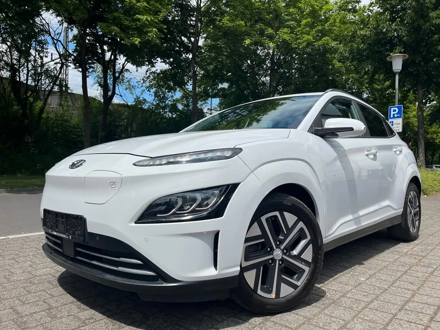 Hyundai KONA E-Kona Trend 64kWh|SOH100%|Garantie04/30|HeadUp Wit - 1