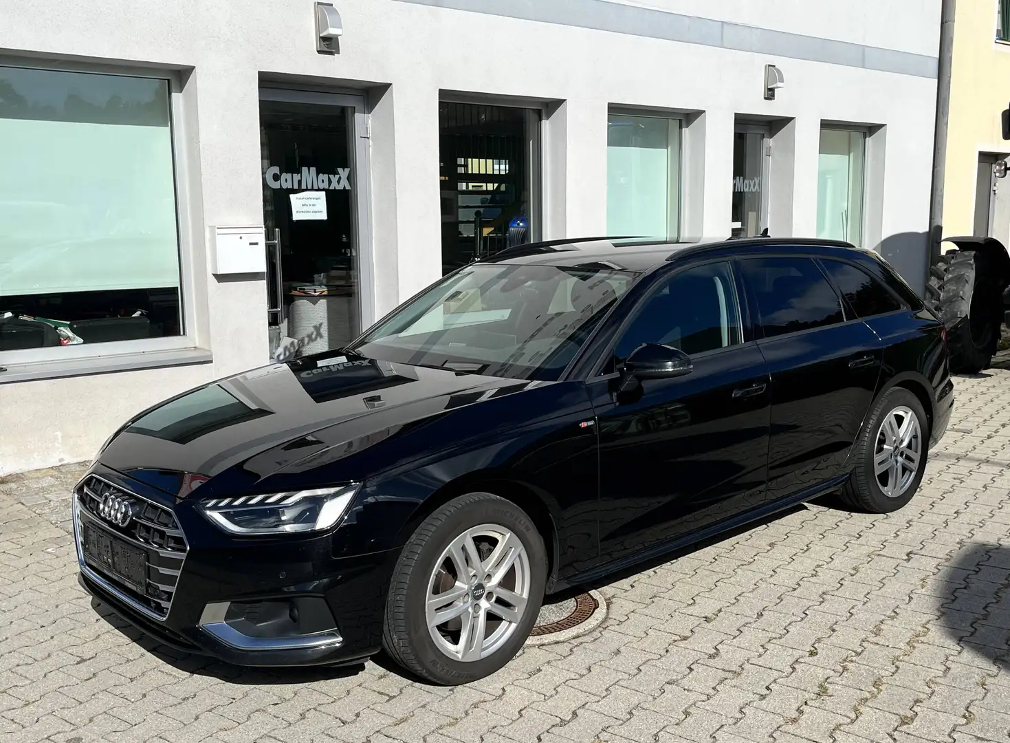 Audi A4 Avant 30 TDI advanced, S-tronic, Erstbesitz, Servicegepflegt Schwarz - 1