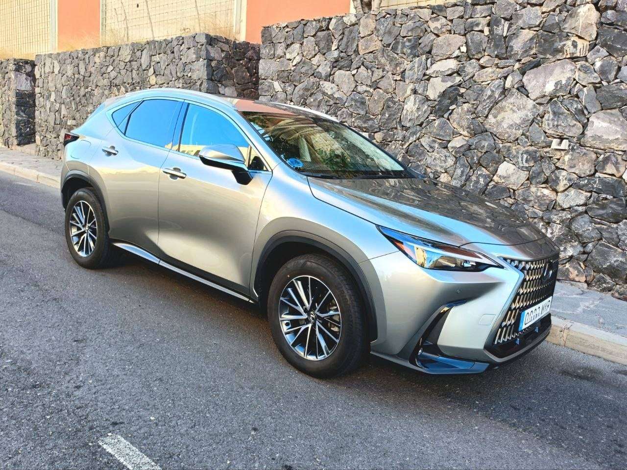 Lexus NX 450h+ NX 450h  Premium  4WD Premium - foto 1