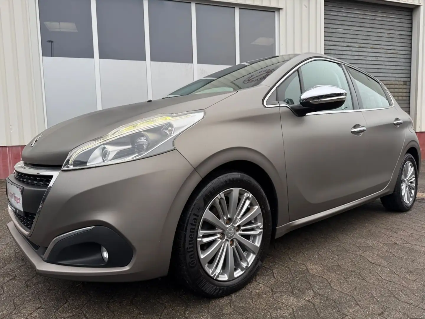 Peugeot 208 1,2 81kW 110PS Allure/LED/PDC/KAM/CarPlay Grau - 2