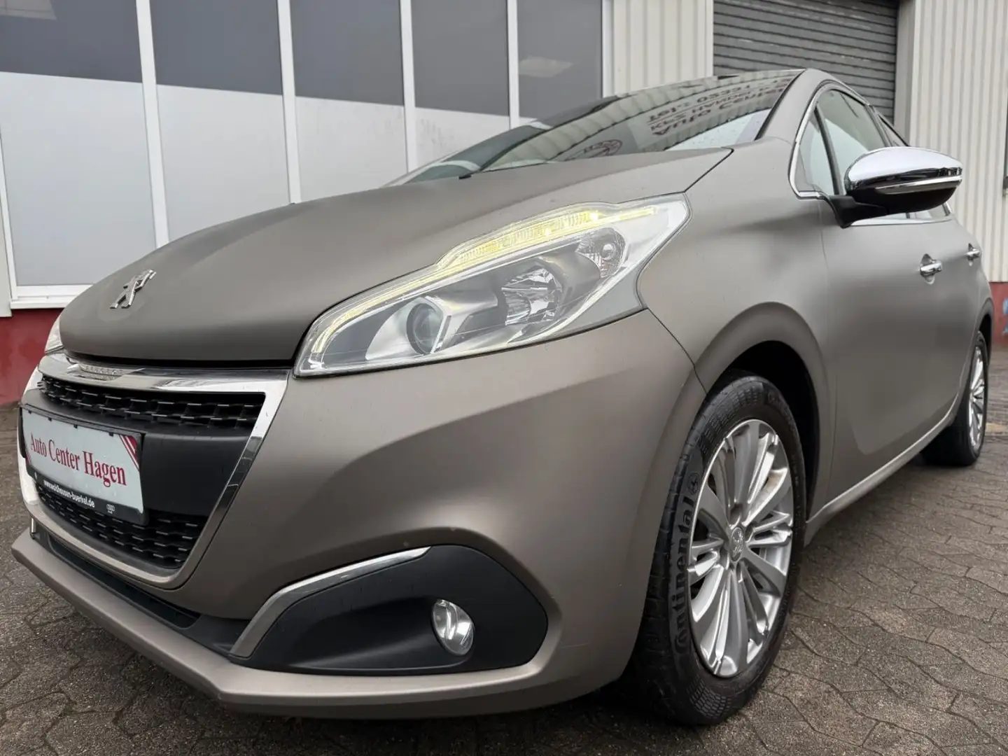Peugeot 208 1,2 81kW 110PS Allure/LED/PDC/KAM/CarPlay Grau - 1