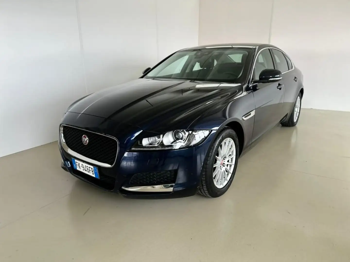 Jaguar XF 2.0 D 180 CV AWD aut. Prestige 4X4 Blau - 1