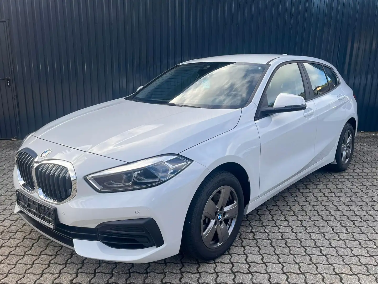 BMW 116 i 5-Türer/ Lenkradheiz/LED/Navi/Sitzheizung Weiß - 2