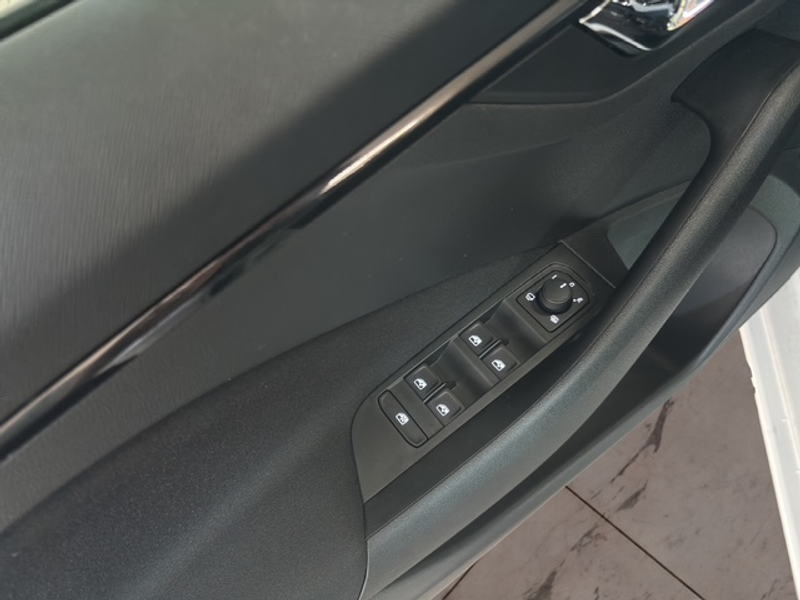 Skoda Scala Selection 1.0 TSI DSG Navi MatrixLED ACC Dig.Cockpit Kamera — photo 12