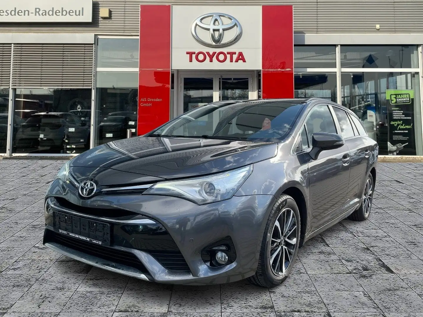 Toyota Avensis TS 1.8 Team Deutschland Navi*KAM*DAB*SHZ Grau - 2