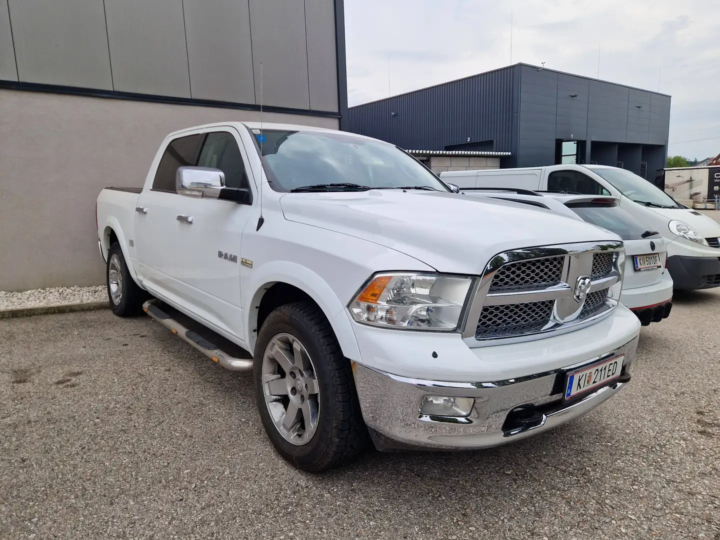 Dodge RAM 1500 Crew Cab 4x4 Laremie Weiß - 2