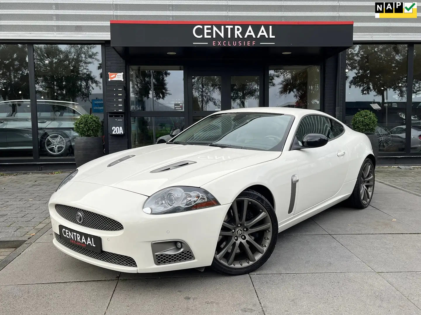 Jaguar XKR 4.2 V8 Coupé 416PK I NL-Auto I Alpine Sound I Memo Fehér - 1