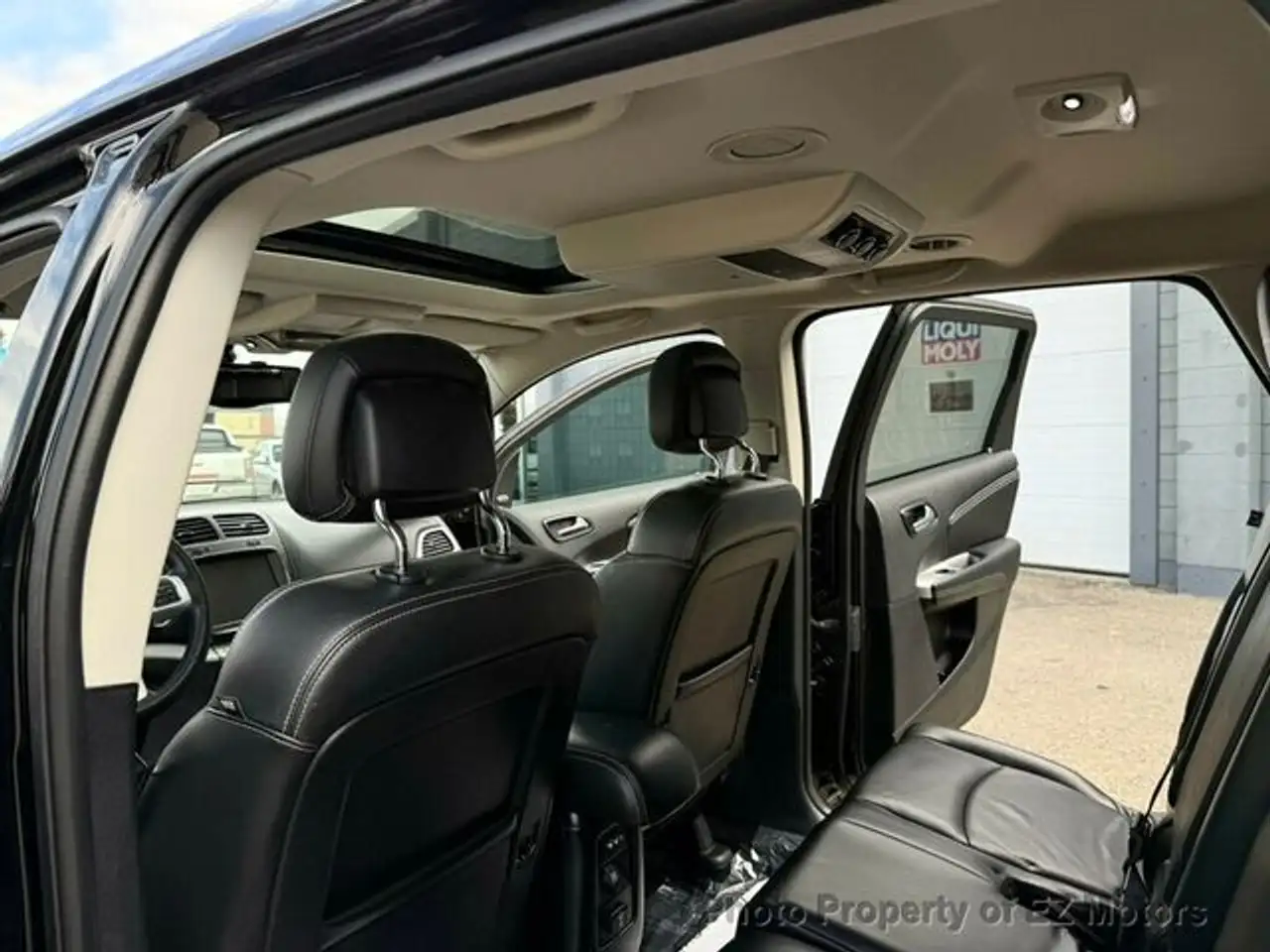 Dodge Journey снимка Dodge Journey