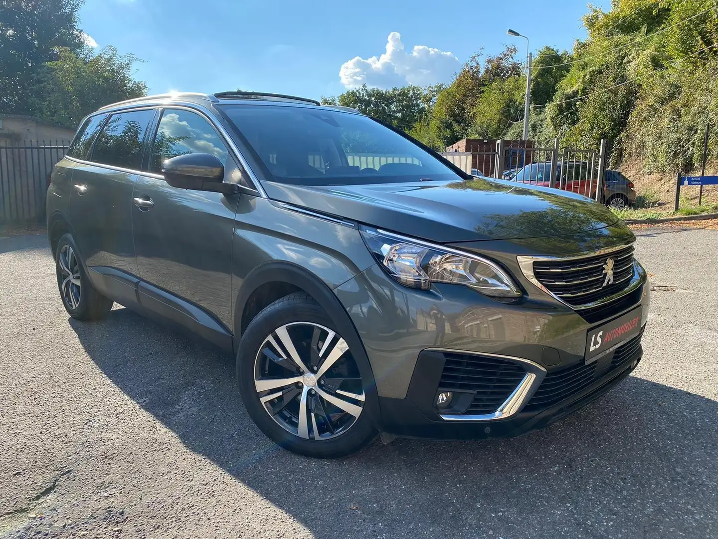 Peugeot 5008 5008 1.2*Navi*7places*Toit Pano*Keyless*Eu6dt Grijs - 1