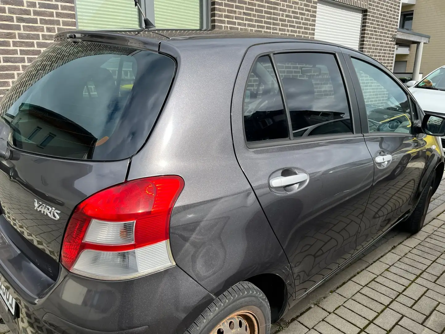 Toyota Yaris Edition TÜV 2025-08 Grau - 2