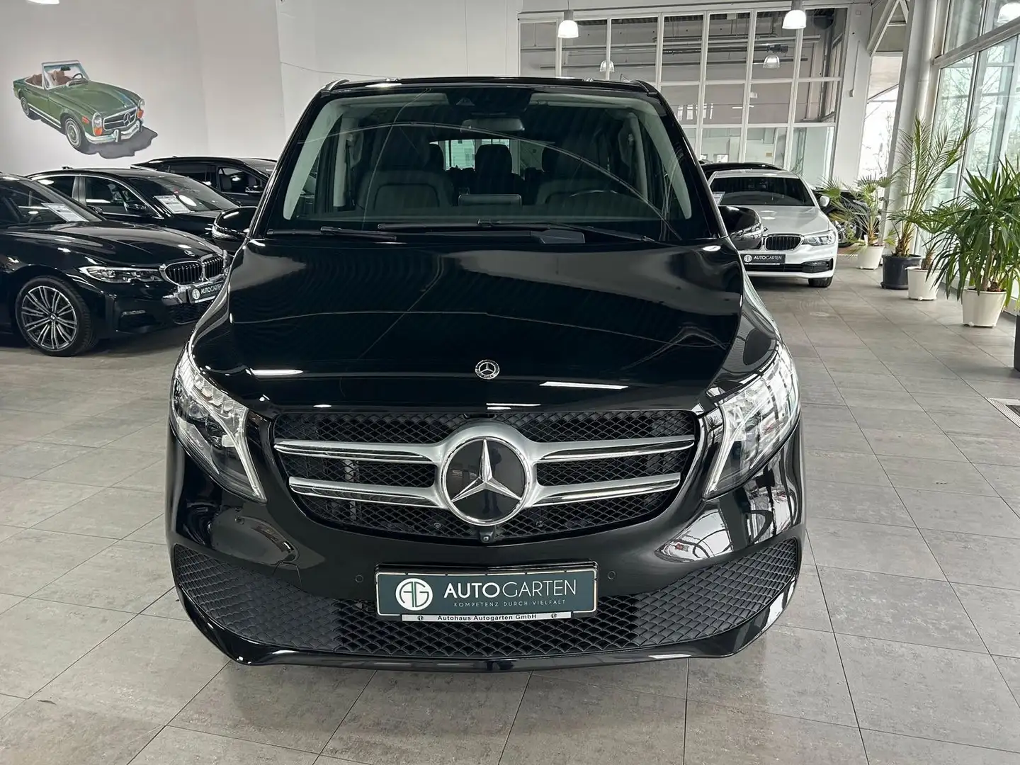 Mercedes-Benz V 250 d Lang-Version*Avantgarde*Leder*Navi*8-Sitz Černá - 2