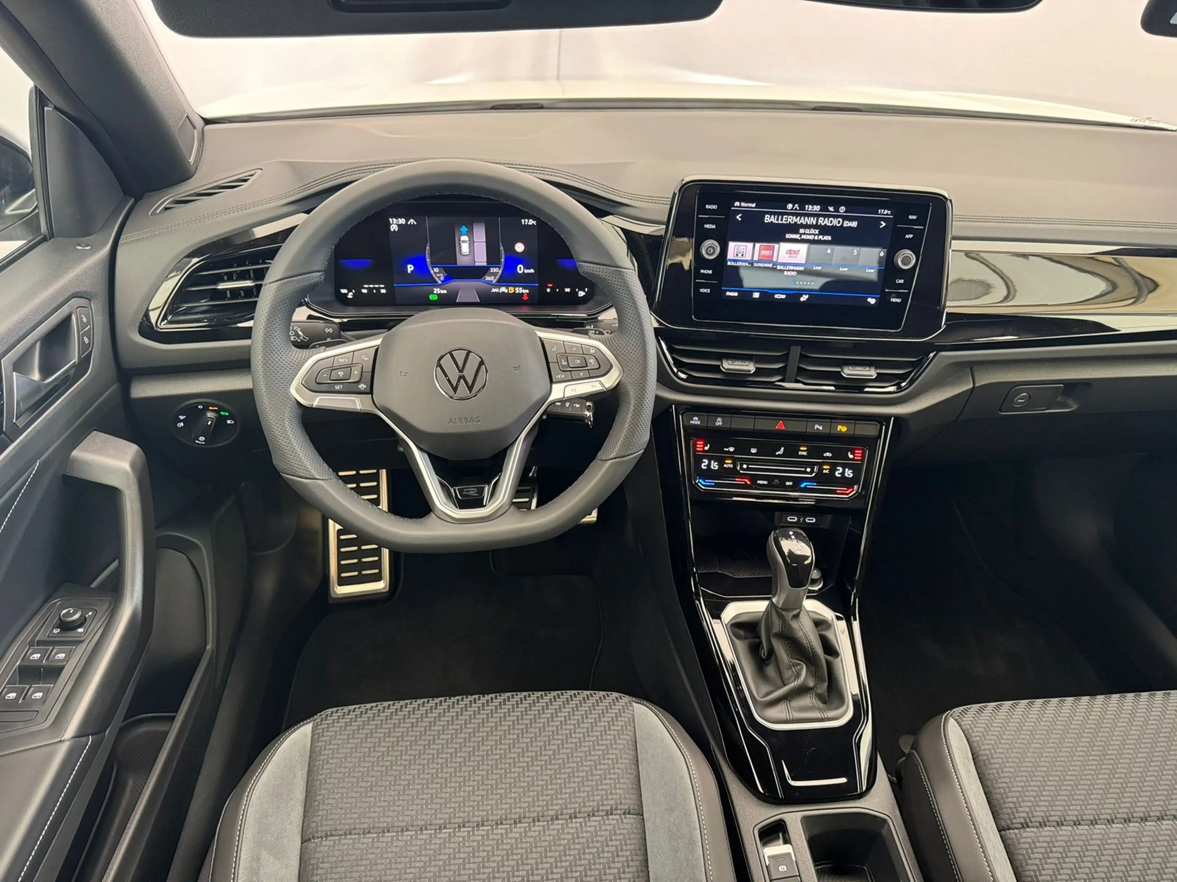 Volkswagen T-Roc R-Line 1.5TSI DSG+BLACKSTYL+KAMERA+SHZ+LED+ACC — photo 8