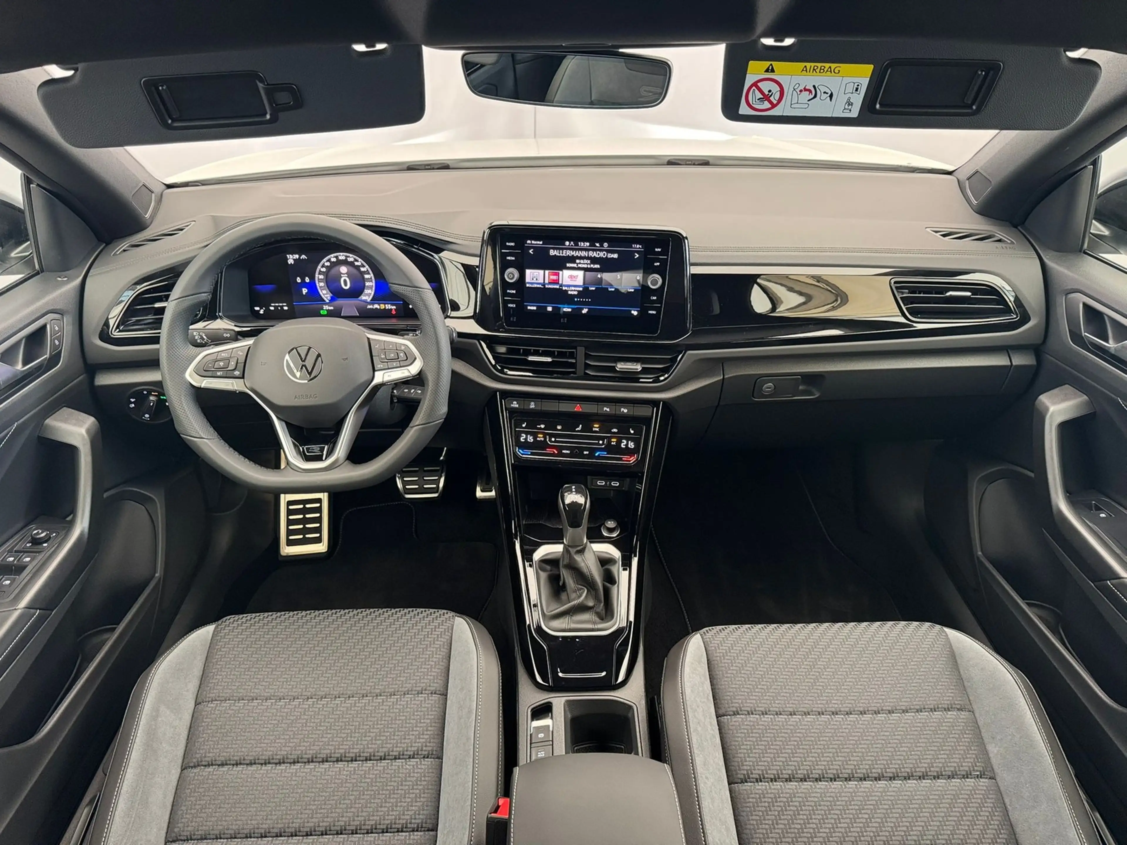 Volkswagen T-Roc R-Line 1.5TSI DSG+BLACKSTYL+KAMERA+SHZ+LED+ACC — photo 3