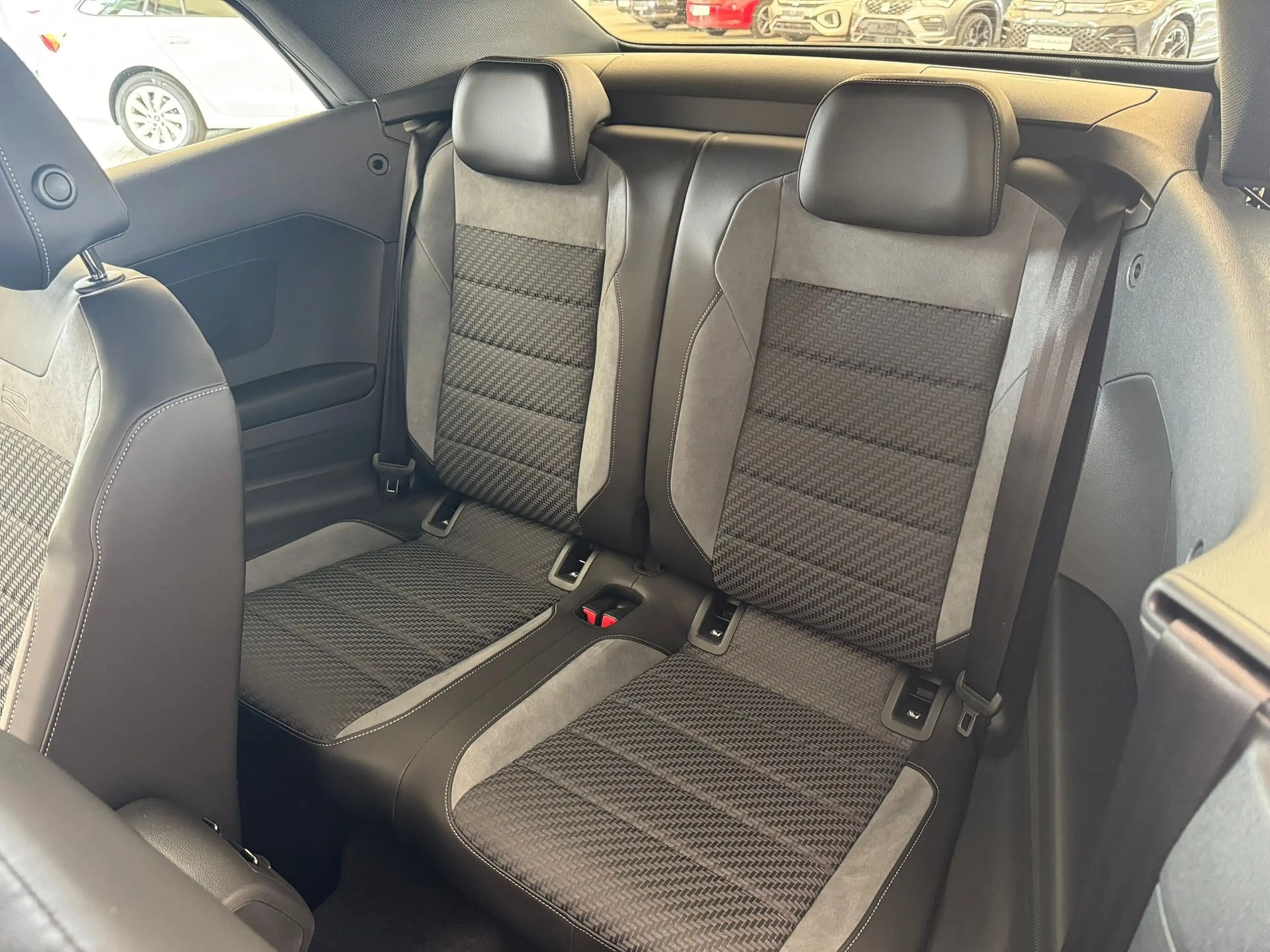 Volkswagen T-Roc R-Line 1.5TSI DSG+BLACKSTYL+KAMERA+SHZ+LED+ACC — photo 13