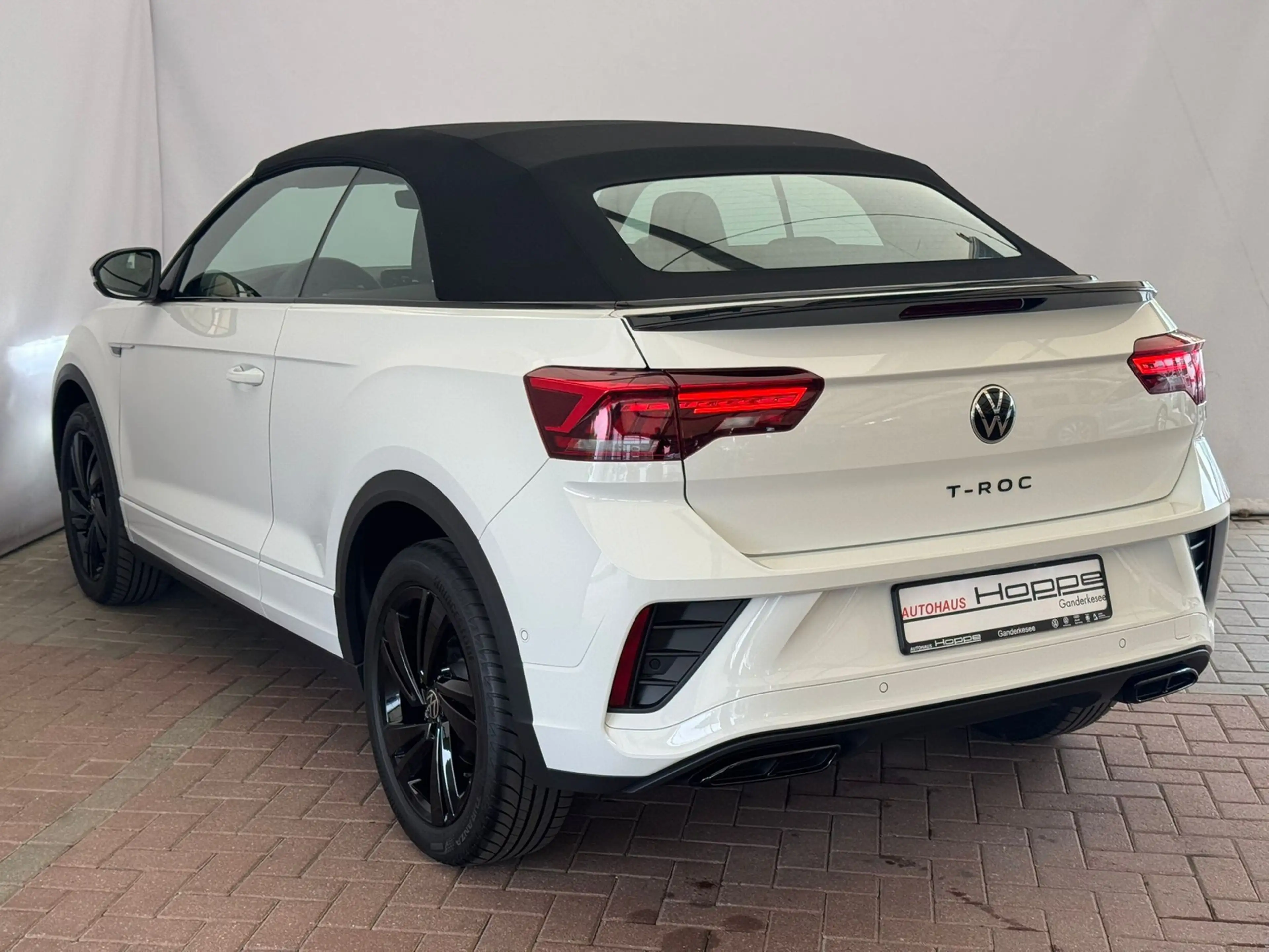 Volkswagen T-Roc R-Line 1.5TSI DSG+BLACKSTYL+KAMERA+SHZ+LED+ACC — photo 22