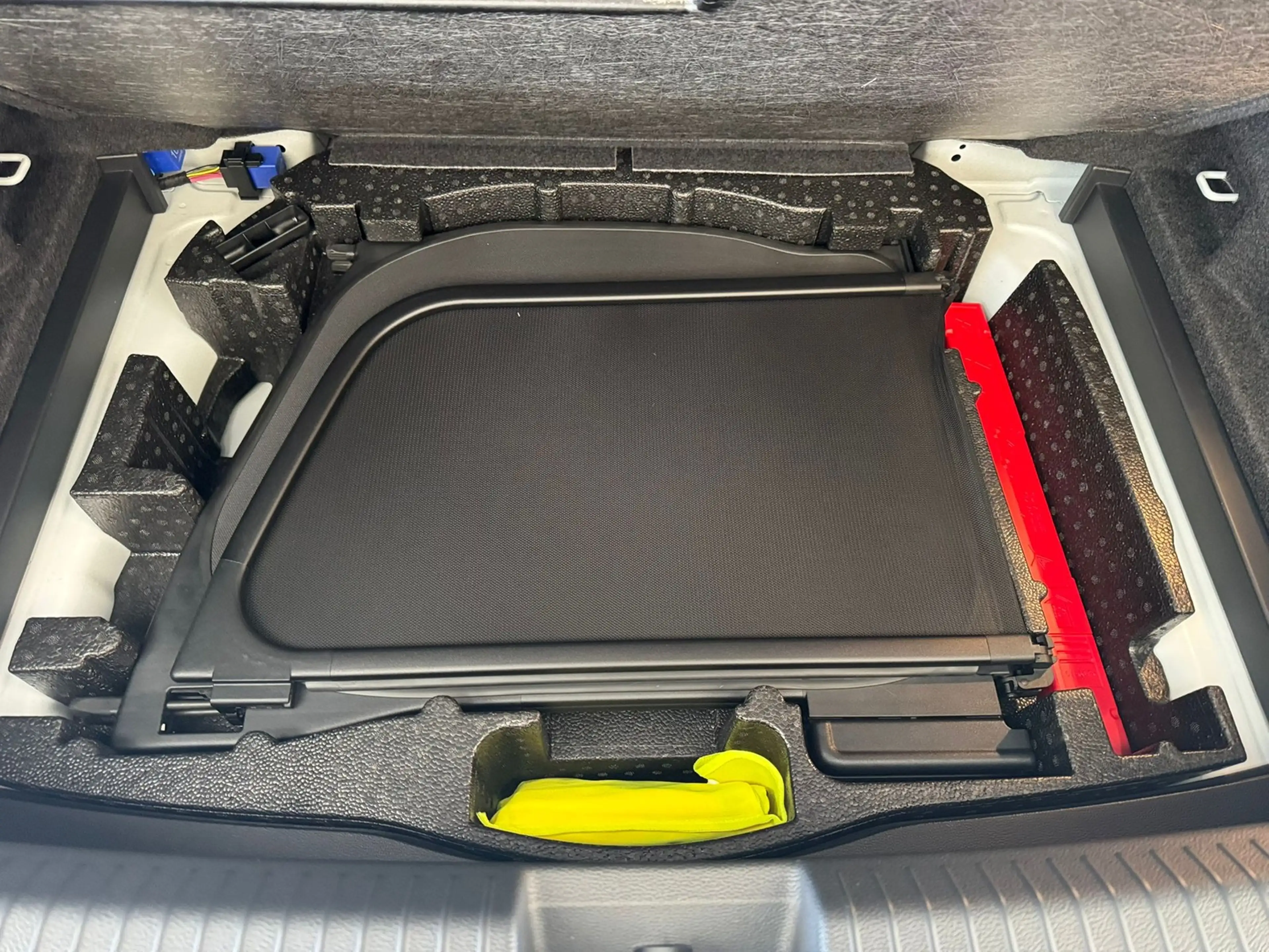 Volkswagen T-Roc R-Line 1.5TSI DSG+BLACKSTYL+KAMERA+SHZ+LED+ACC — photo 17