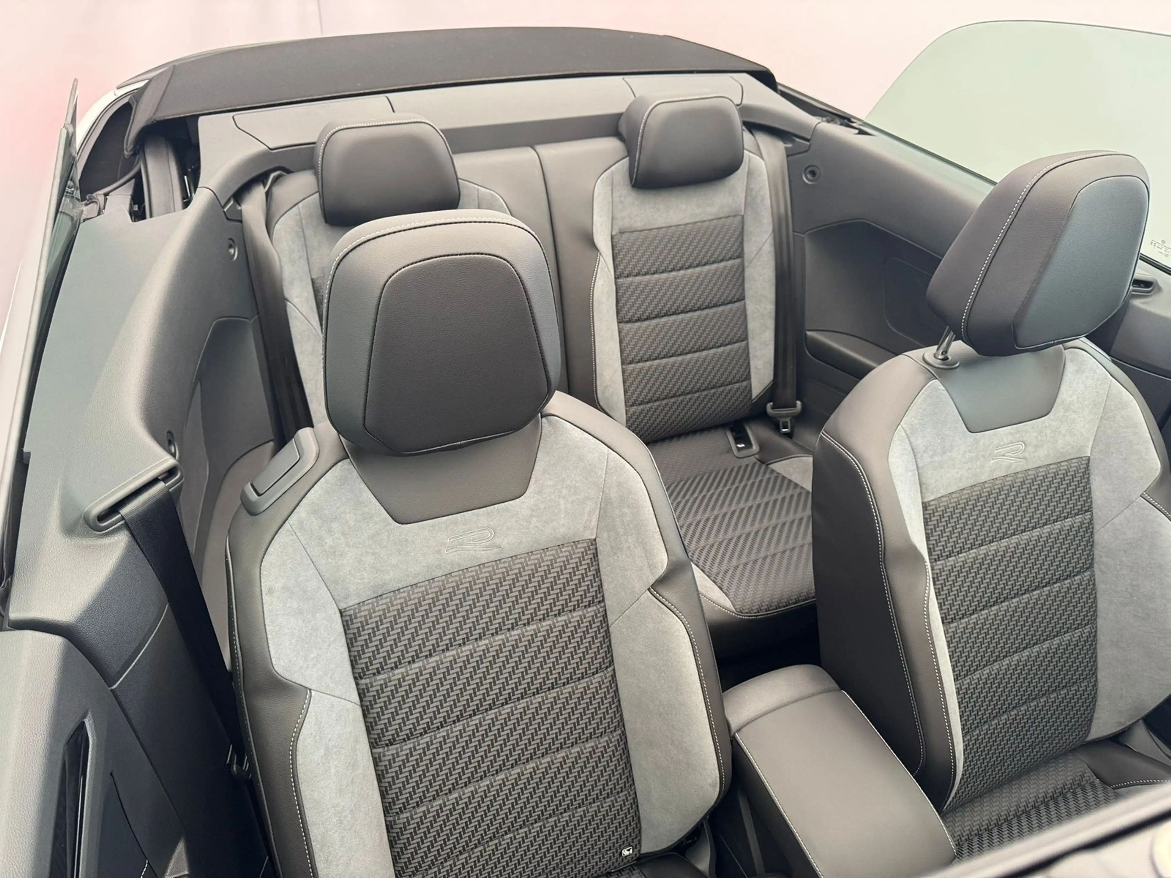 Volkswagen T-Roc R-Line 1.5TSI DSG+BLACKSTYL+KAMERA+SHZ+LED+ACC — photo 14