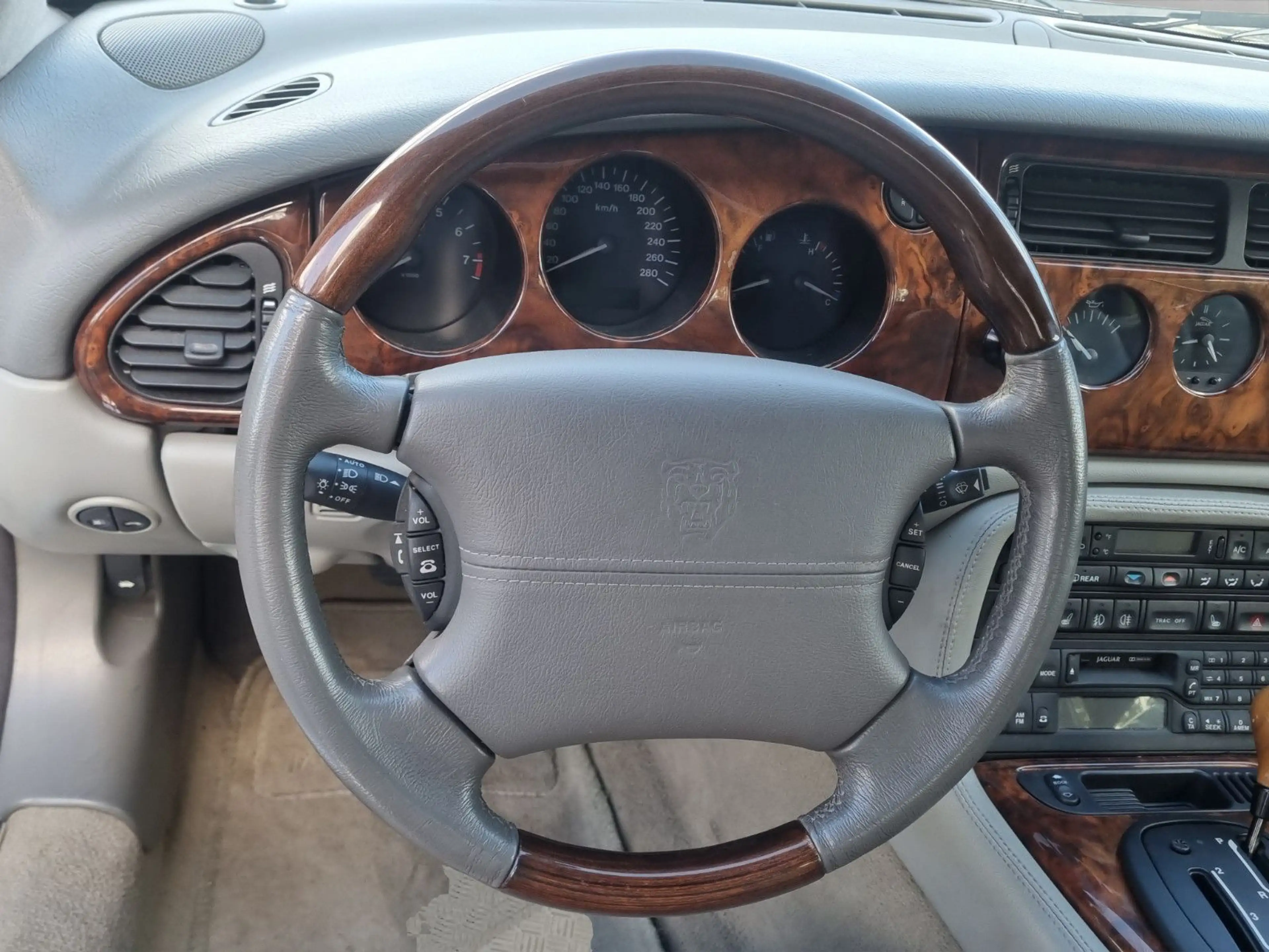 Jaguar XK8 4.0 V8 Cabriolet 2.HD/44TKM/SH/TOP-ZUSTAND — photo 10
