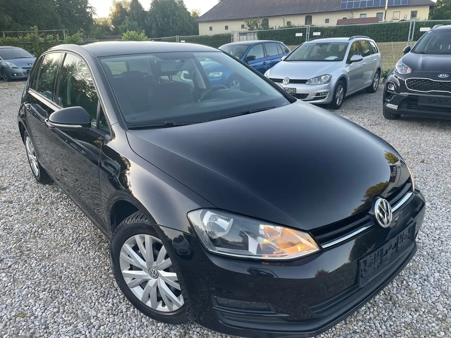 Volkswagen Golf Comfortline BMT+navigationssyestem +neu pickerl 3/2027+4monat Schwarz - 1