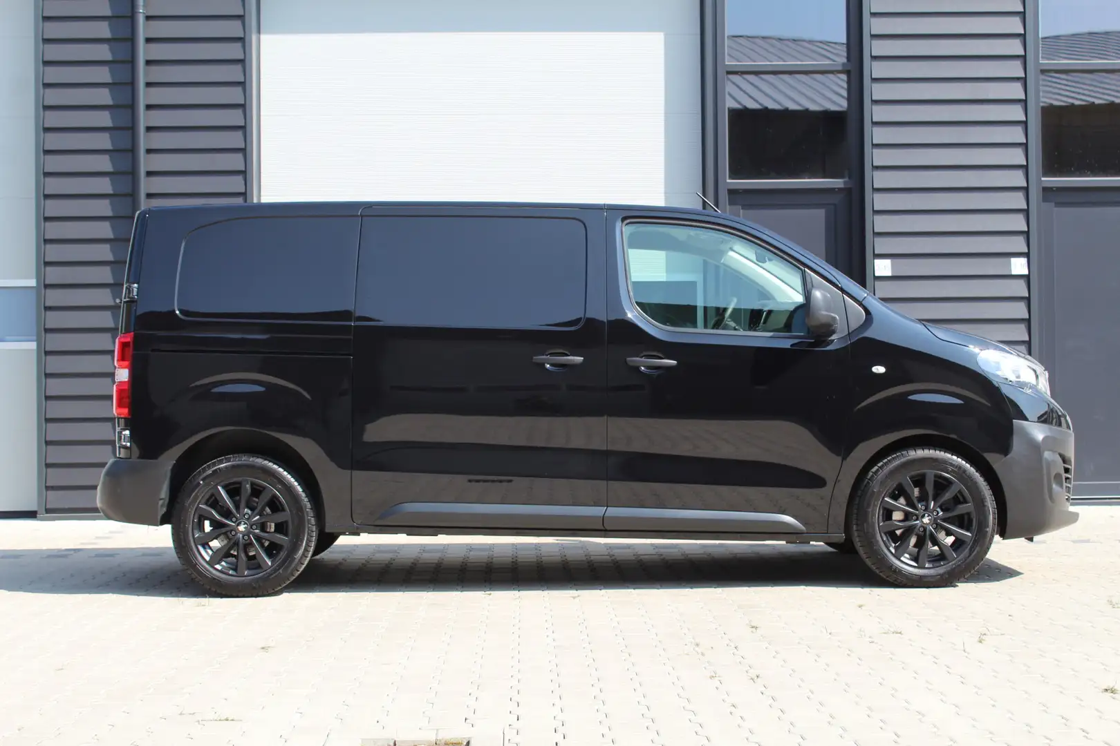Peugeot Expert 231 2.0 BlueHDI 120 Premium | AppleCarplay/Android Zwart - 2