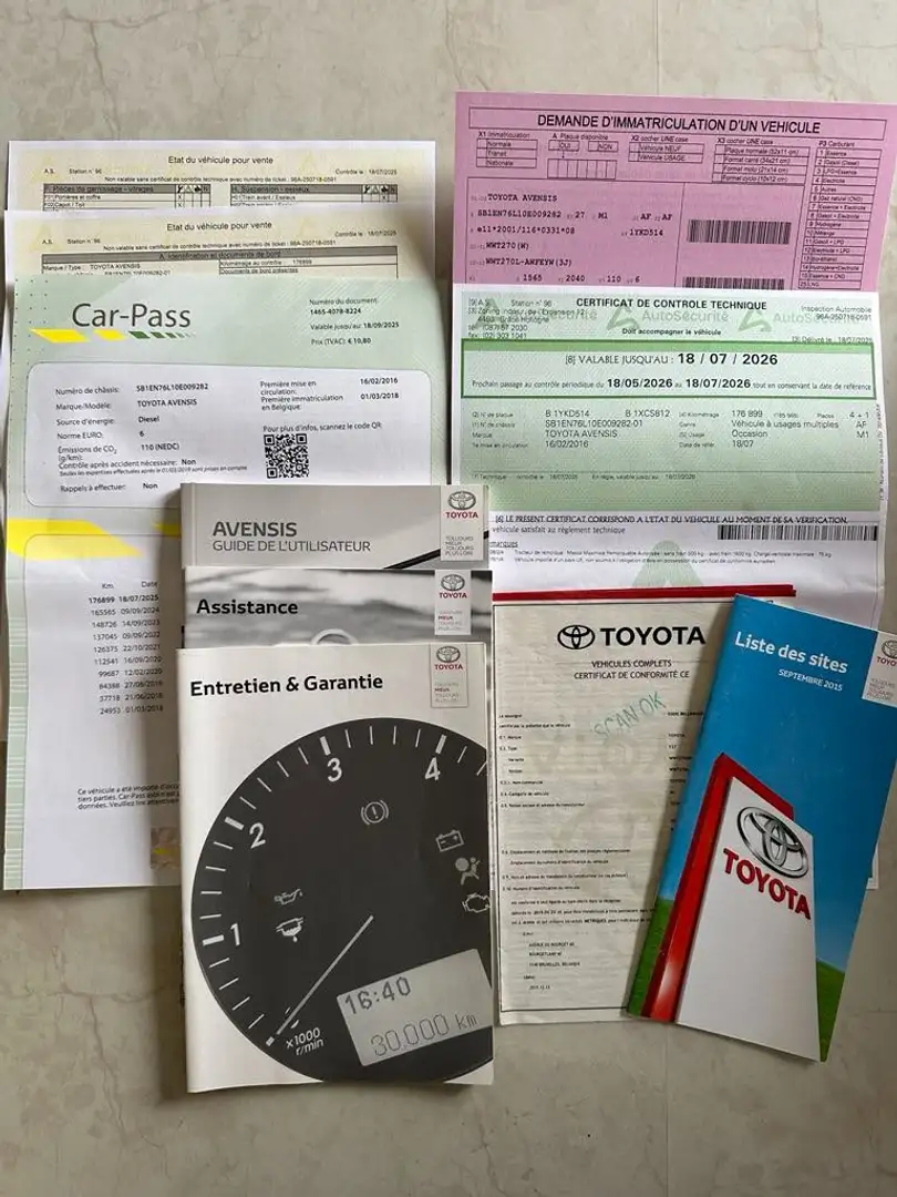 Toyota Avensis Avensis SW 1.6 D-4D Dynamic Argent - 2