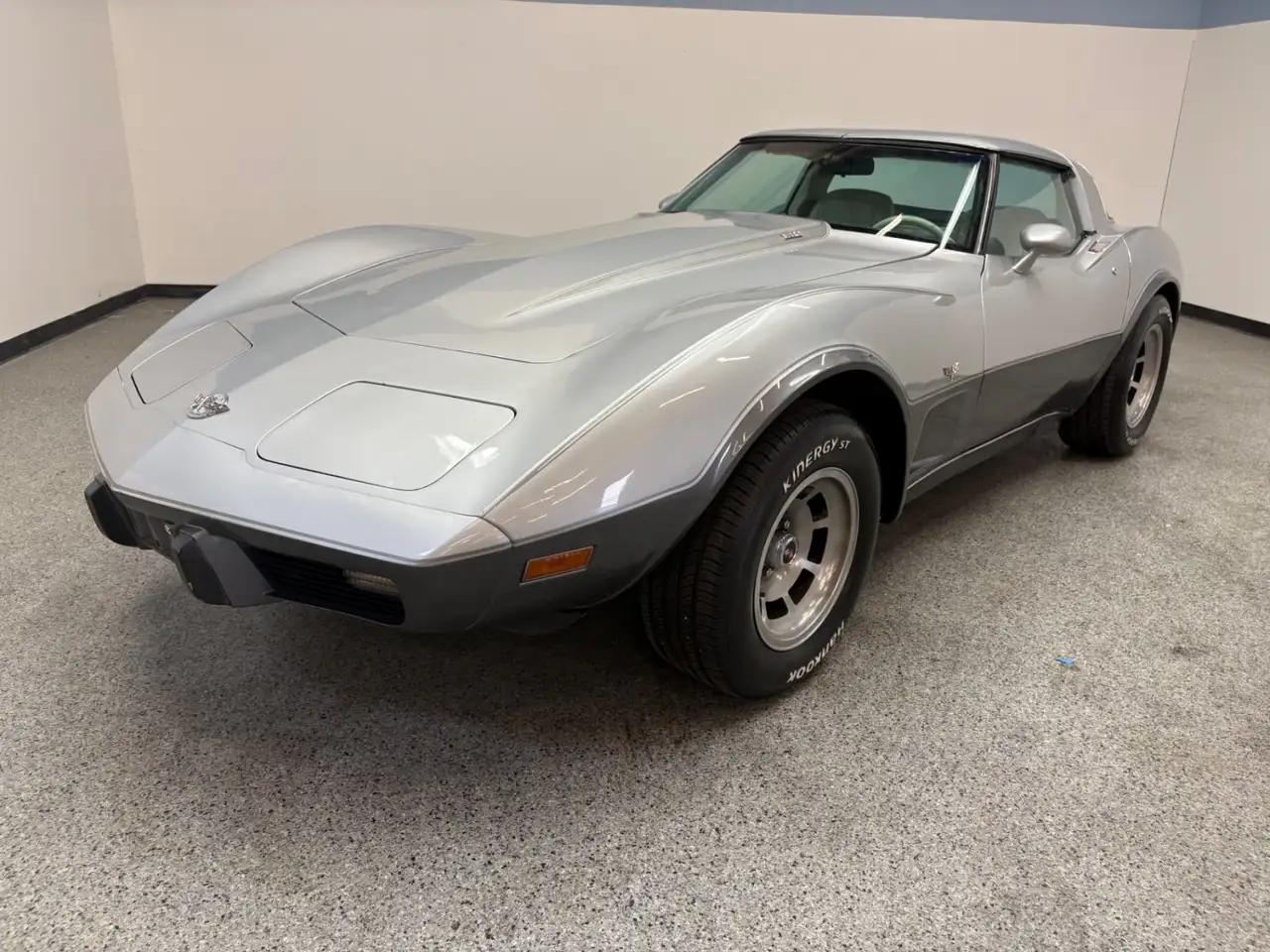 Chevrolet Corvette Silver Anniversary Edition, foto 1