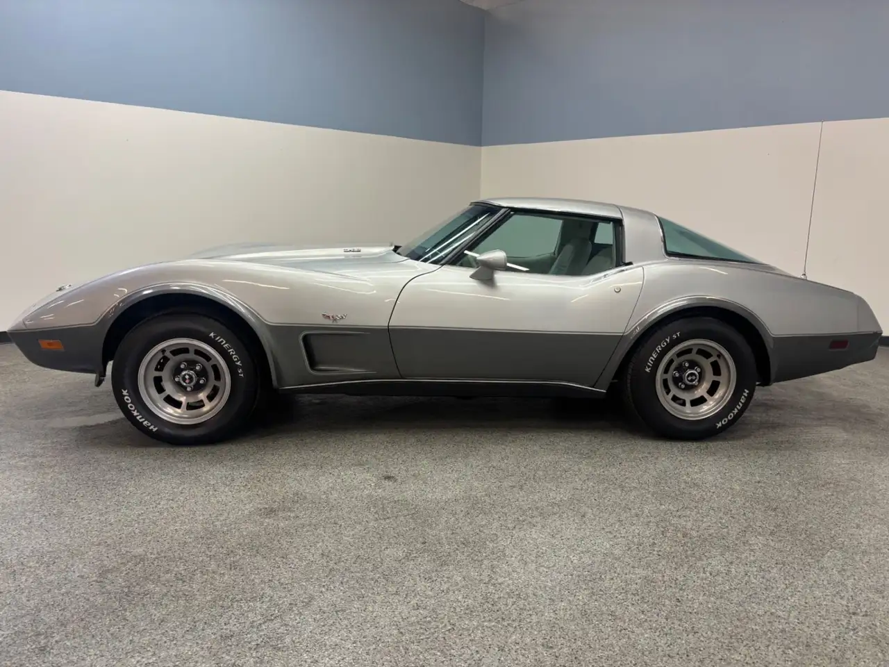 Chevrolet Corvette Silver Anniversary Edition, foto 4