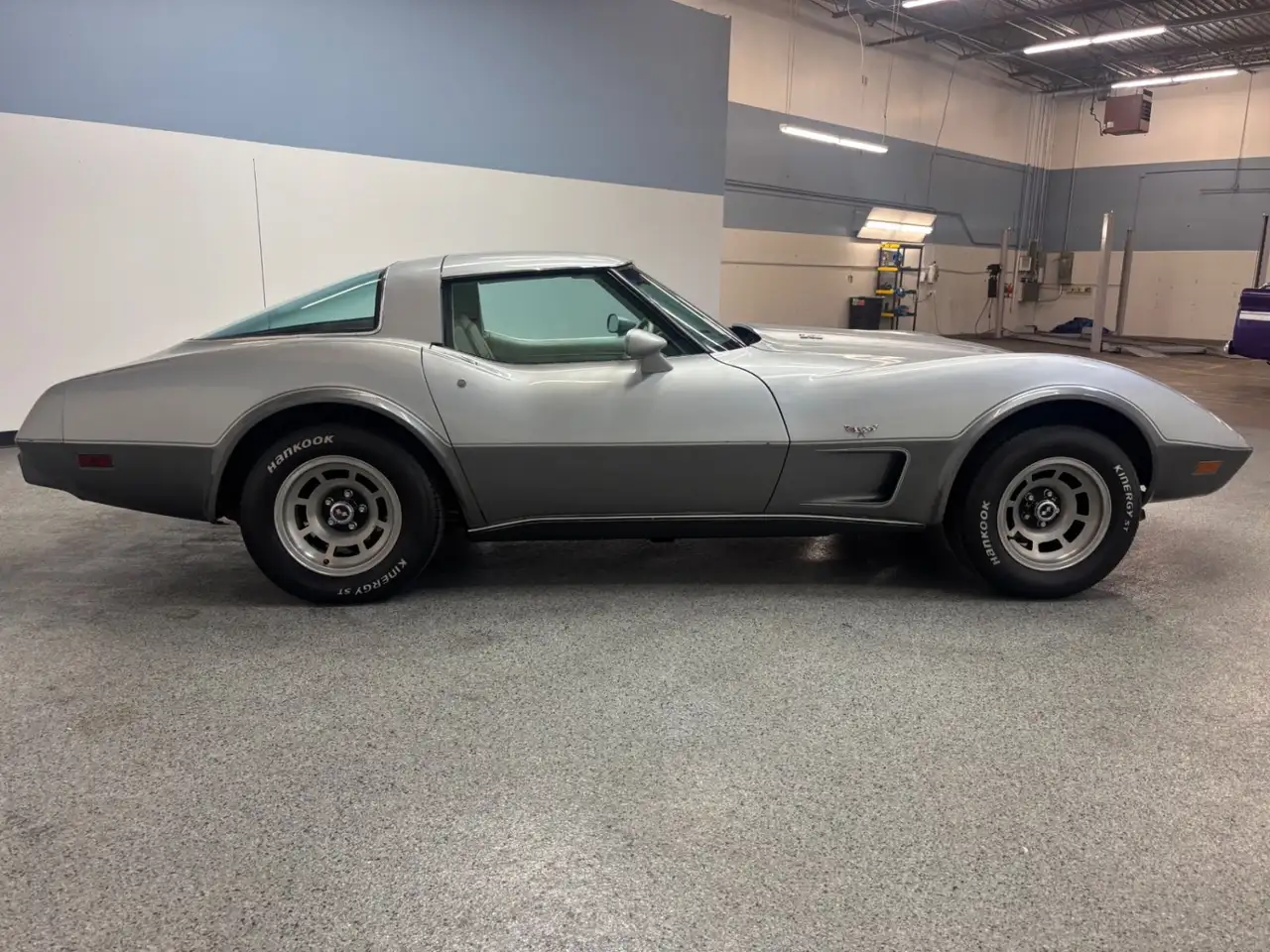 Chevrolet Corvette Silver Anniversary Edition, foto 8