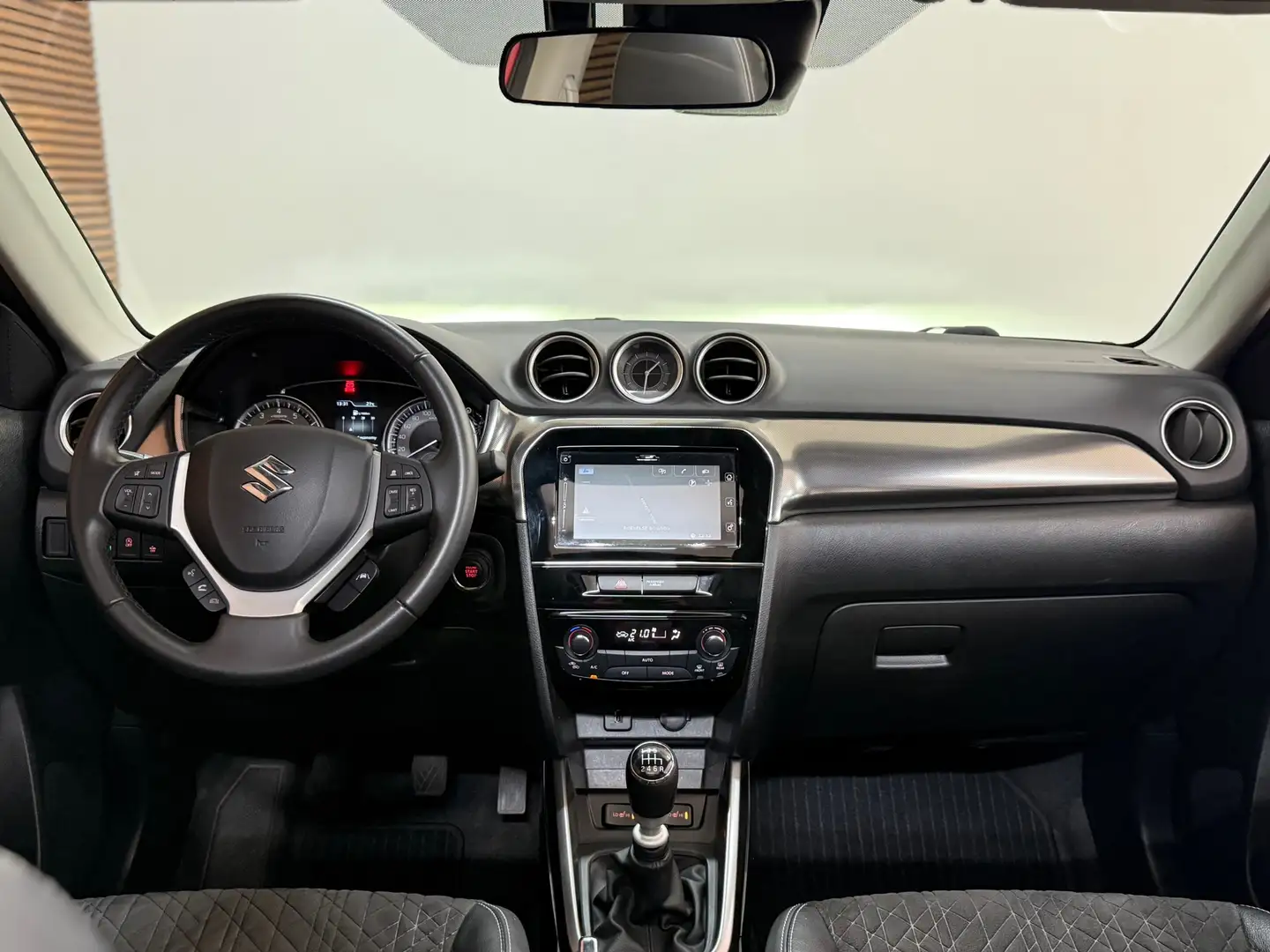 Suzuki Vitara 1.4 Boosterjet Style Smart Hybrid | Panoramadak | Rood - 2