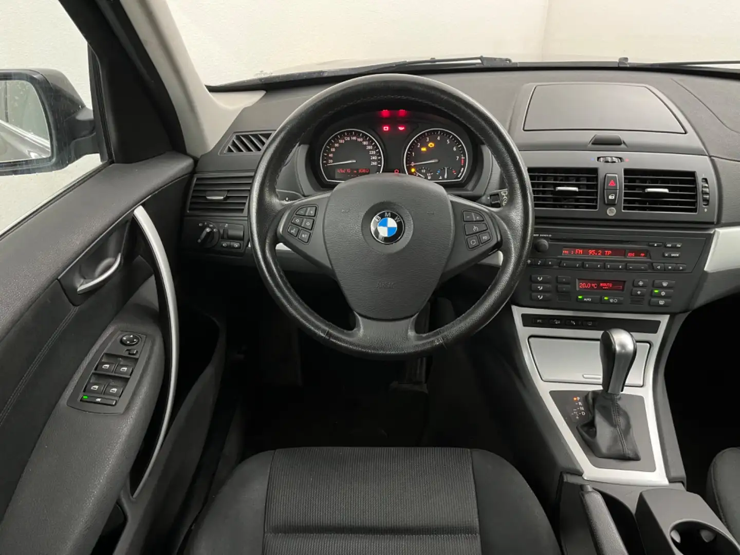 BMW X3 2.5si ***Automatik | 6-Zylinder*** Schwarz - 2