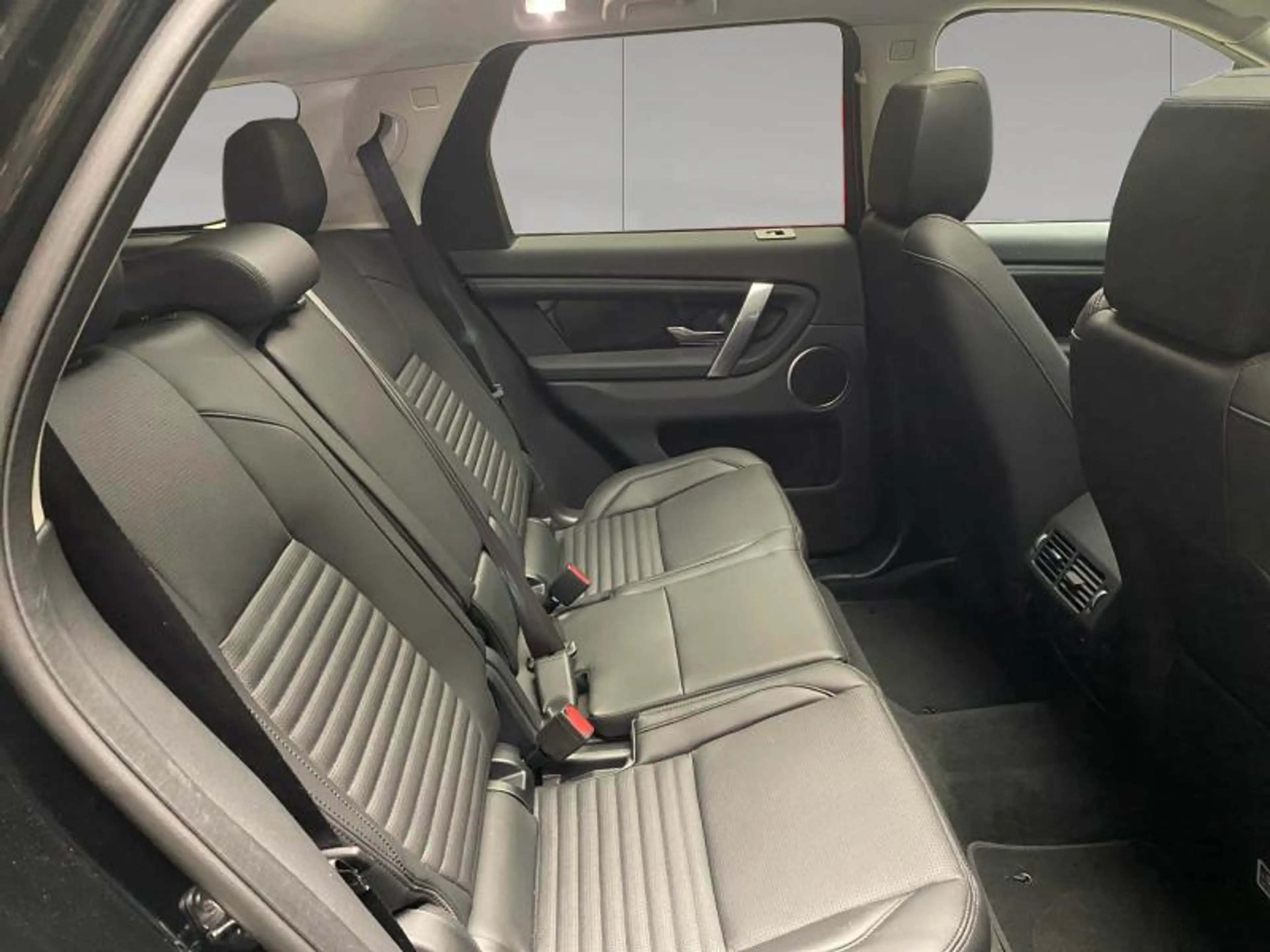 Land Rover Discovery Sport P270e S Warranty until 10/2030 — photo 5