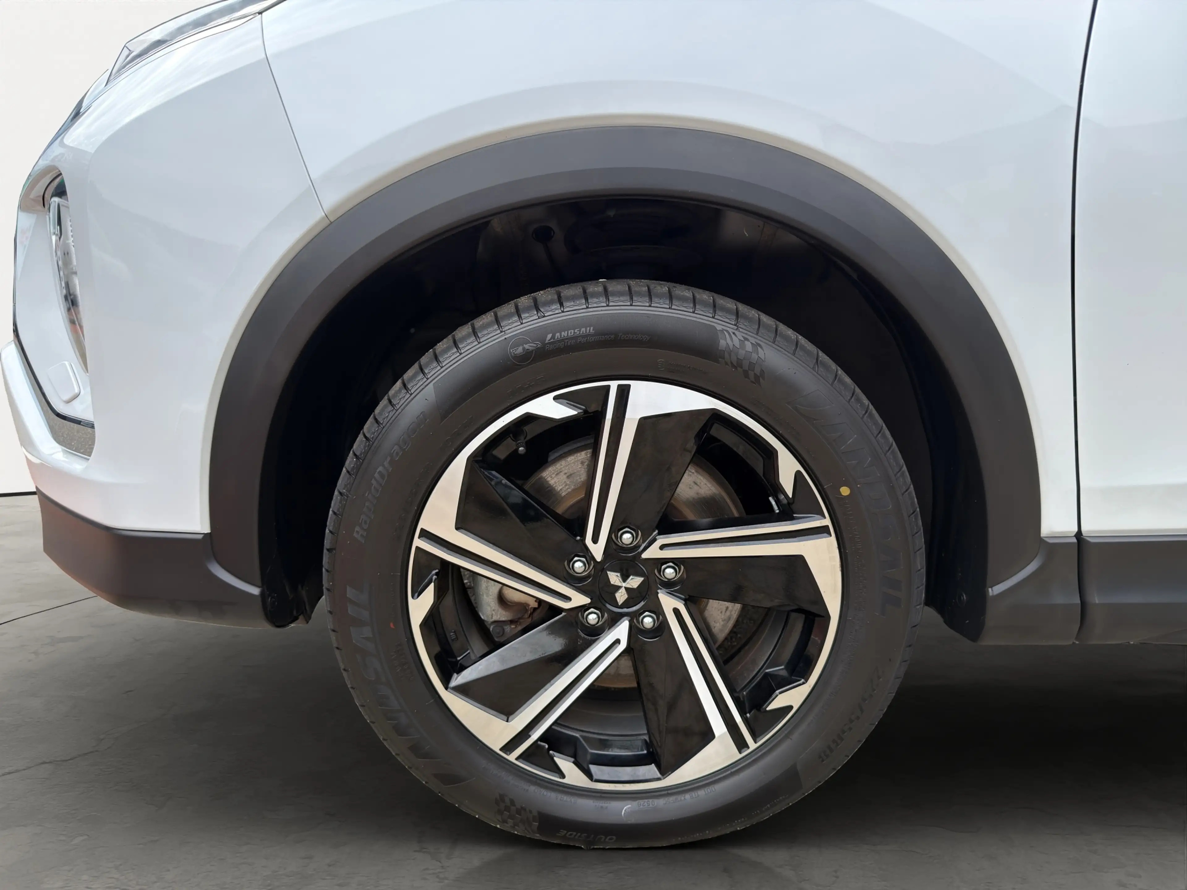 Mitsubishi Eclipse Cross 2.4 PHEV Intense+ | Achteruitrijcamera | Apple Car — photo 25
