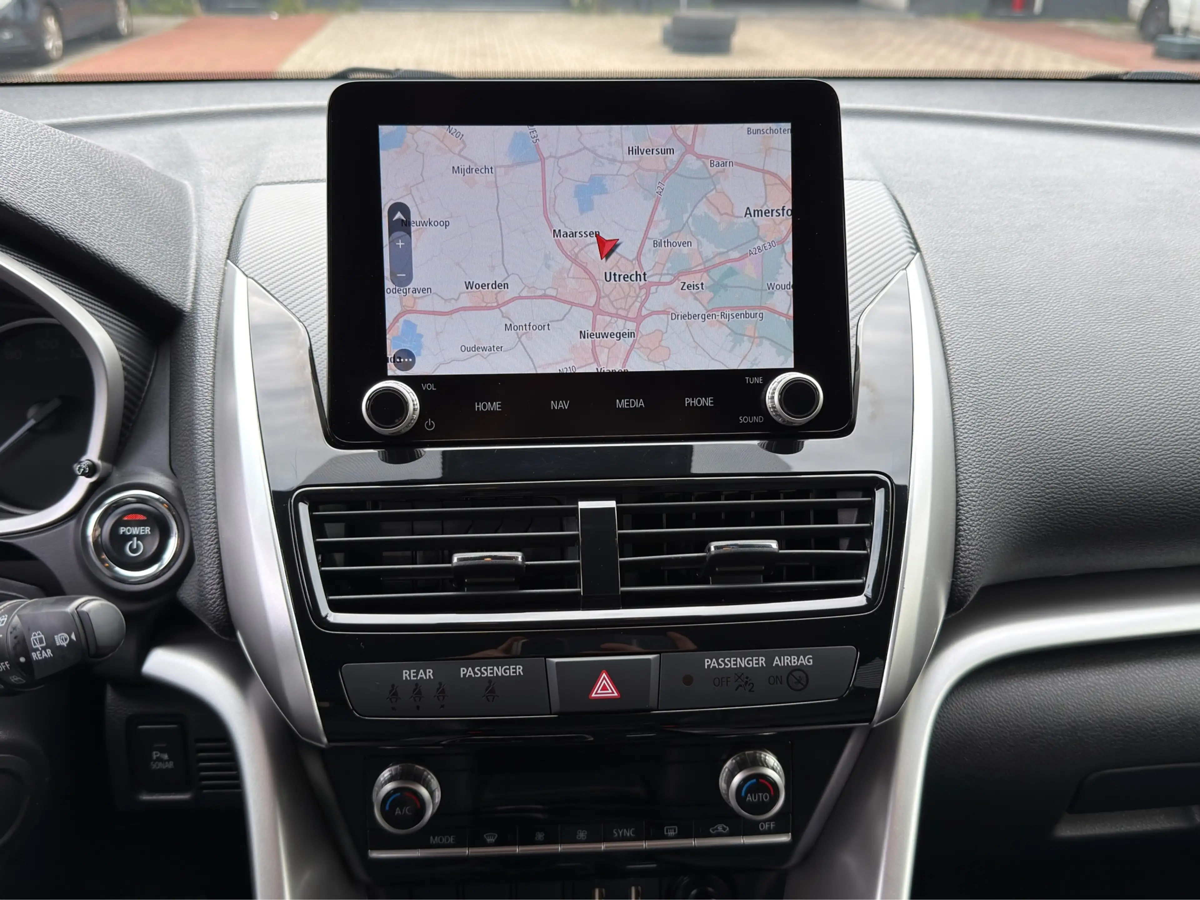 Mitsubishi Eclipse Cross 2.4 PHEV Intense+ | Achteruitrijcamera | Apple Car — photo 30