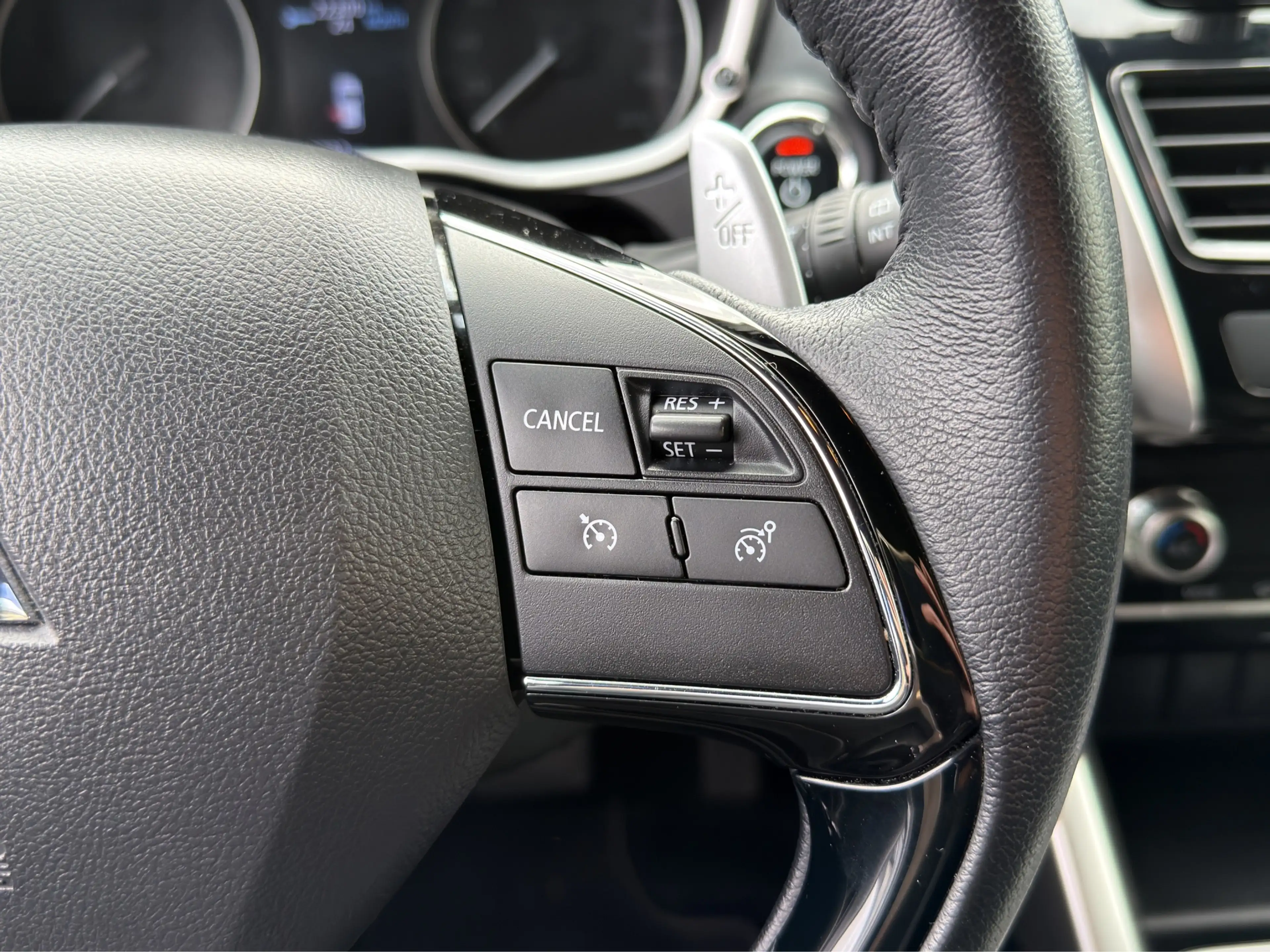Mitsubishi Eclipse Cross 2.4 PHEV Intense+ | Achteruitrijcamera | Apple Car — photo 33